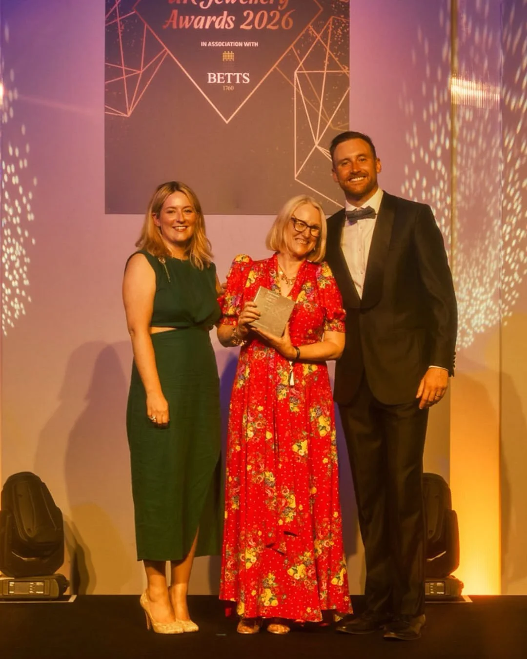 Hot night at the @retailjeweller UK Jewellery Awards 2026&hellip; literally and figuratively ☀️🥂

A real joy to hand over the award for Commercial Jewellery Designer of the Year to @lilycharmed, as well as to watch the other two winners in my judgin