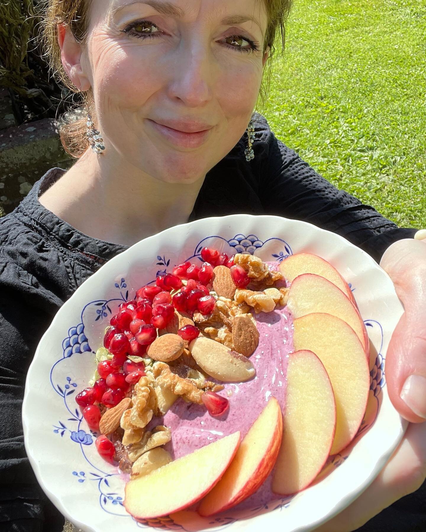 There&rsquo;s nothing better than a delicious breakfast in the sunshine.

I had:

Full fat Greek yoghurt jazzed up with powdered wild blueberries, wild lingonberries and blackberries (giving that gorgeous purple colour).

Plus a red apple, walnuts, p