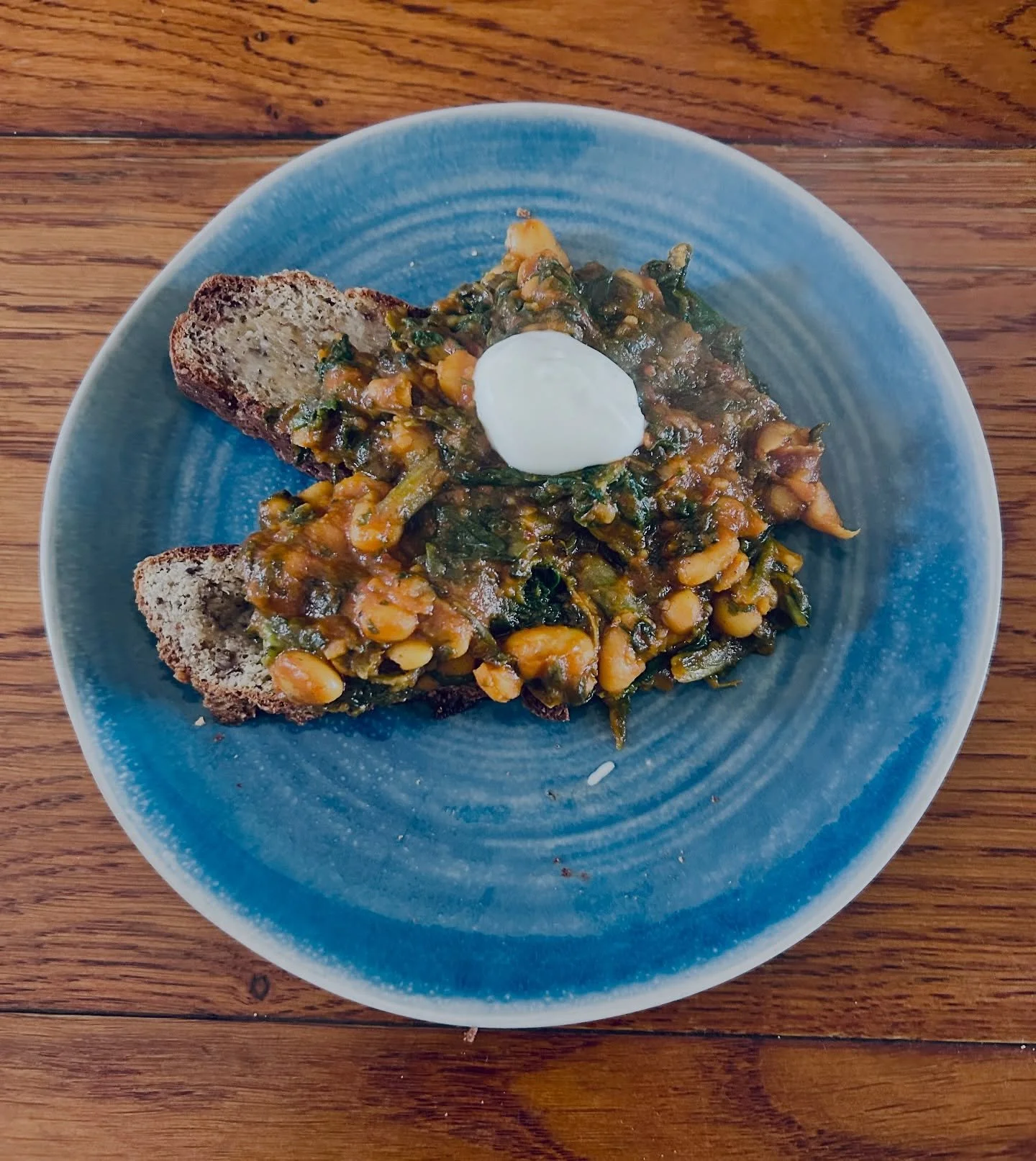 This plate of deliciousness was just what I needed on a chilly, rainy day.

It is a mash up of @sugarfree_londoner&rsquo;s keto Irish soda bread and @theneedy.greedy&rsquo;s baked beans with a dollop of organic sheepmilk natural yoghurt on top. 

So: