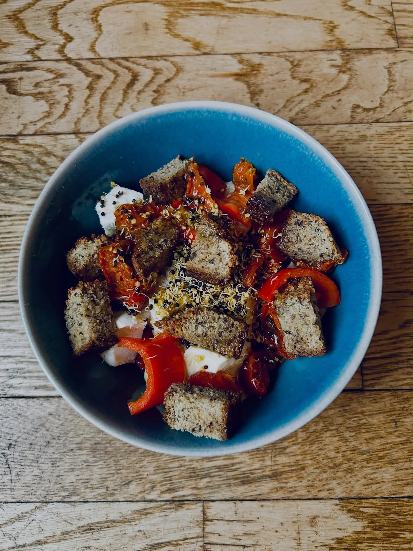 Last week I challenged you to identify 3 things that you know make you feel better when you actually do them. Behaviour change is hard, but tuning into the reward you get from a tried-and-tested tweak to your day can be really motivating. 

If you do