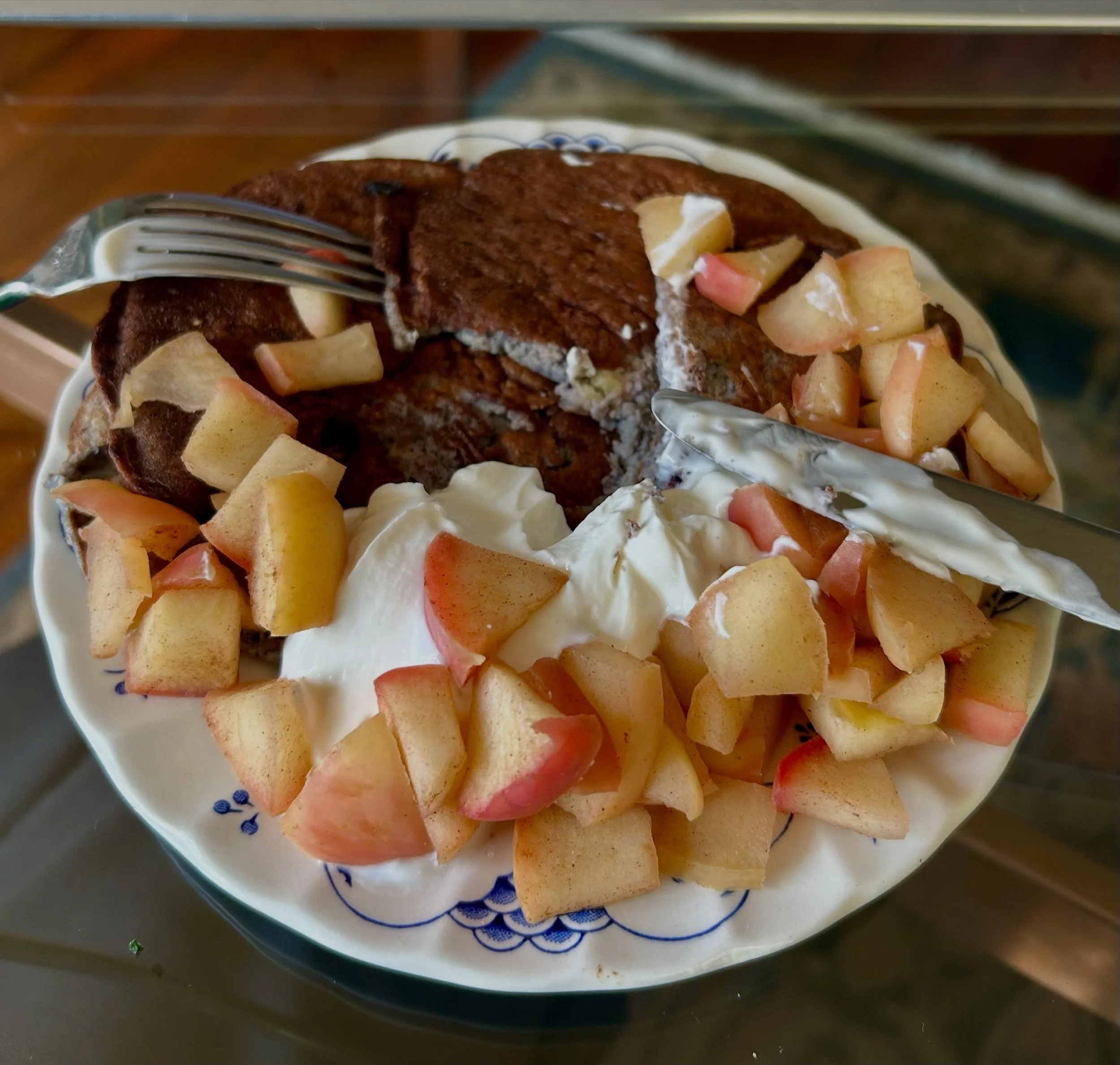 This was so tasty that I decided mid-eat I should post my breakfast.

I was in need of a comforting plate of food.

I spied my @arcticberries powder in the cupboard and thought that purple pancakes might be cheering.

This is what I did:

I mixed tog