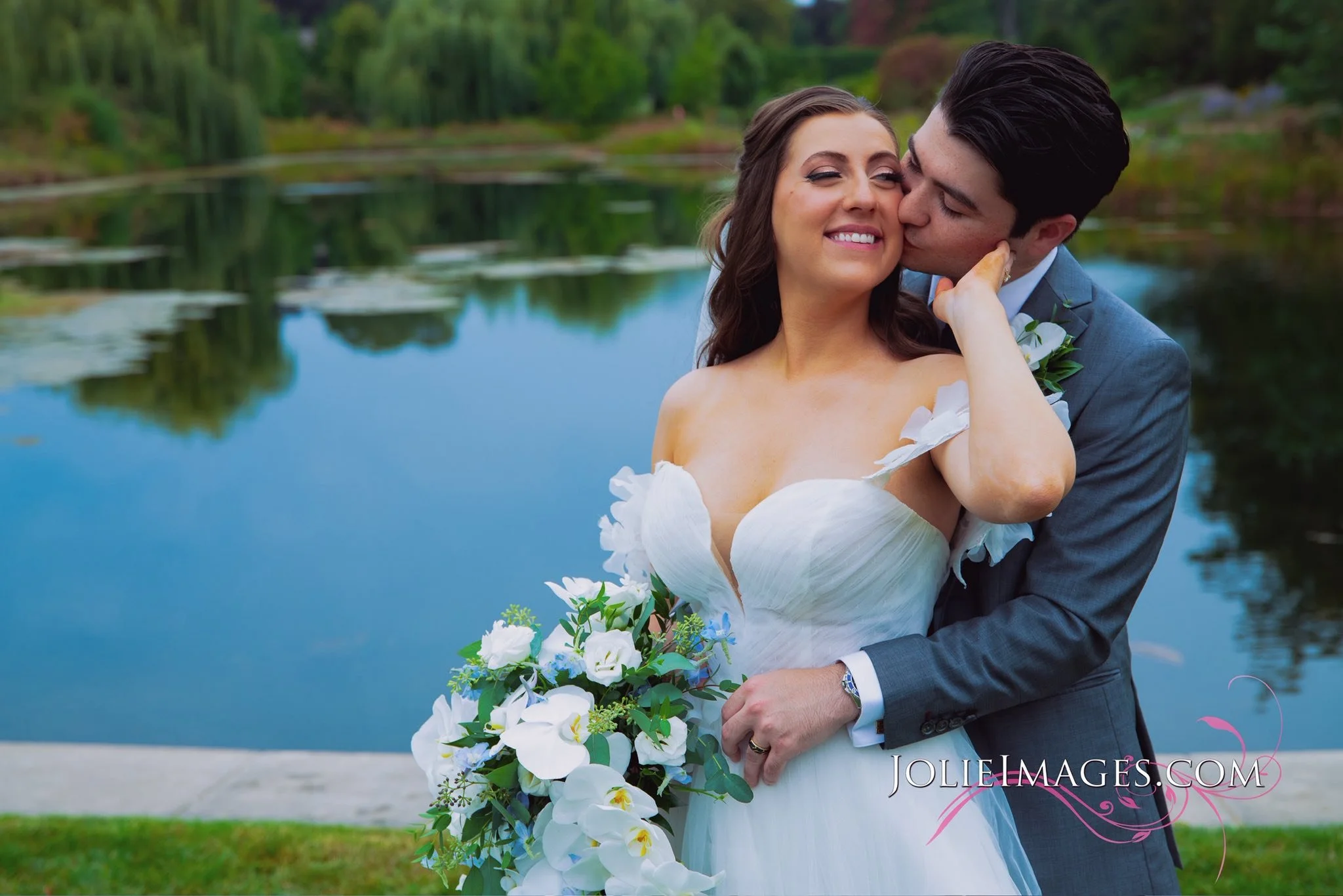 A Classic Summer Wedding at Cantigny Gardens