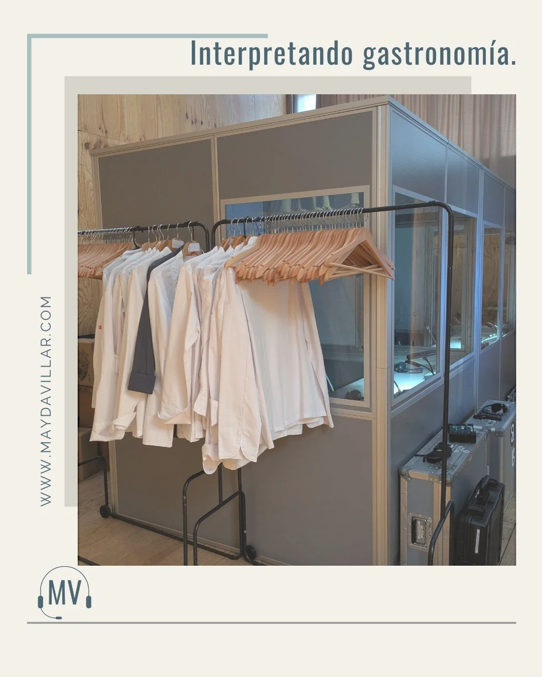 Cuando vemos las chaquetillas de los chefs colgadas junto a nuestras cabinas, no hay duda: &iexcl;Hoy toca interpretaci&oacute;n gastron&oacute;mica! Listas para saborear cada palabra. 🍽️🎤

🎧 #Interpretaci&oacute;nSimult&aacute;nea #Interpretaci&o