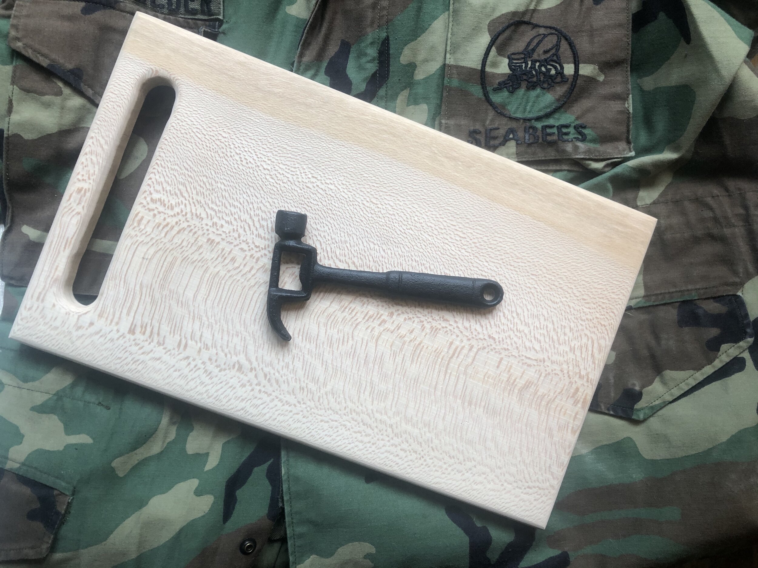 Sycamore Cutting Board w/ Handle