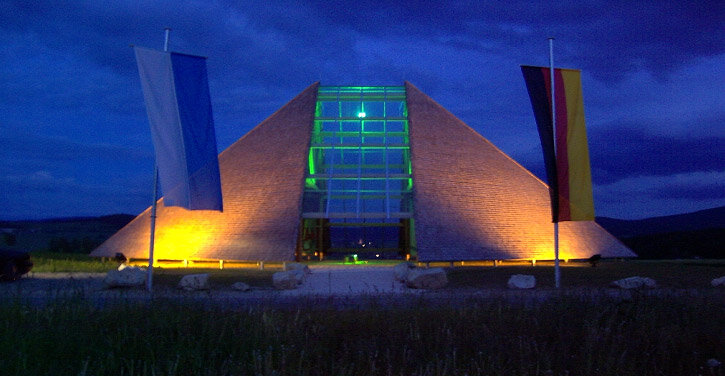 2007-03(Mar)EschlkamPyramid2.JPG