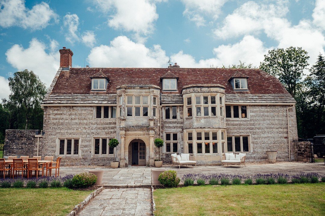 🦌 We are delighted to introduce to you @almermanor ...

Just a stone's throw from Abbots, we are beyond excited to share with you our newest rural retreat, the stunning Almer Manor.

Fully refurbished and ready for guests, the stunning manor has eig