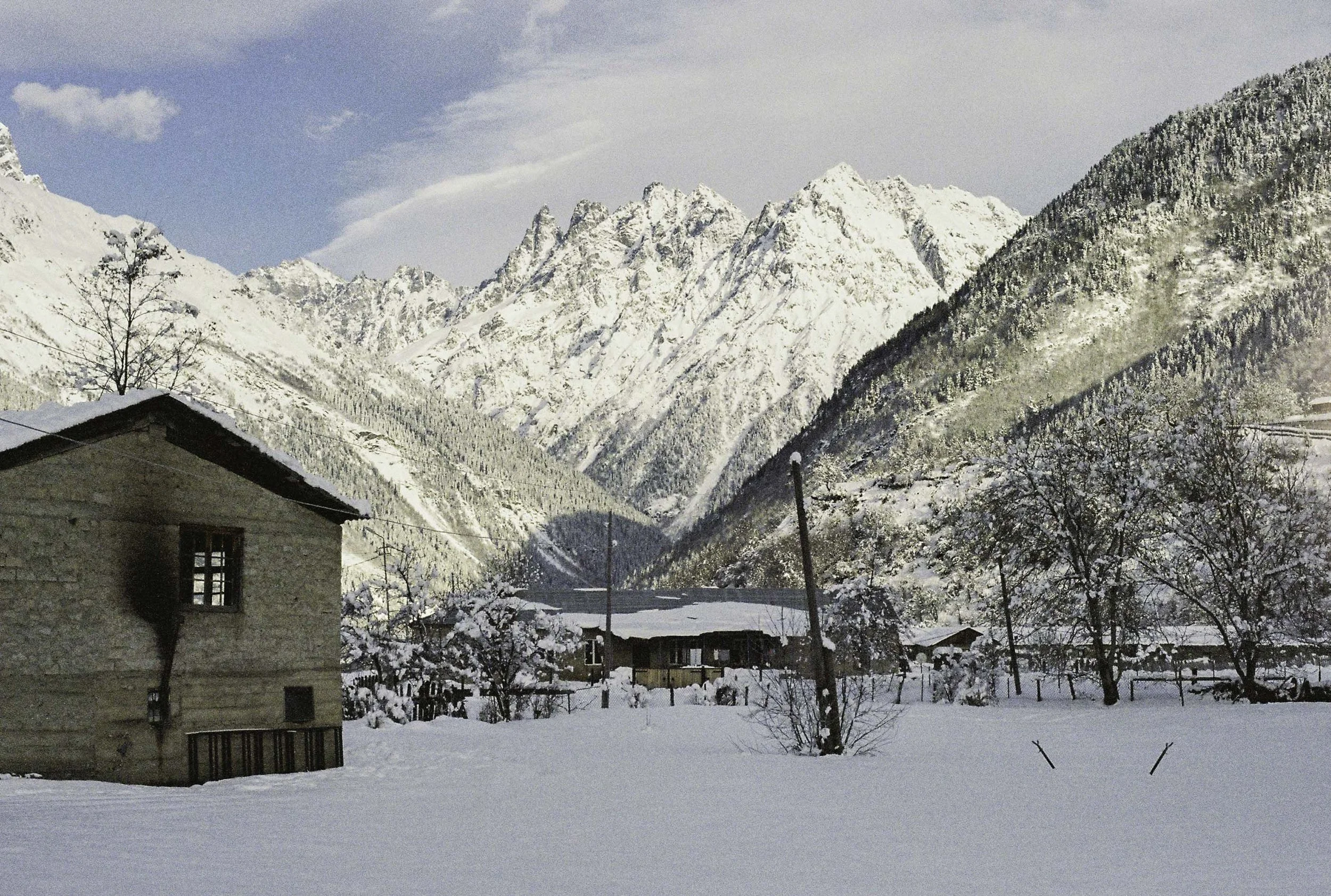 022025_EMICWORKS_FILM_MESTIA_2-2.jpg