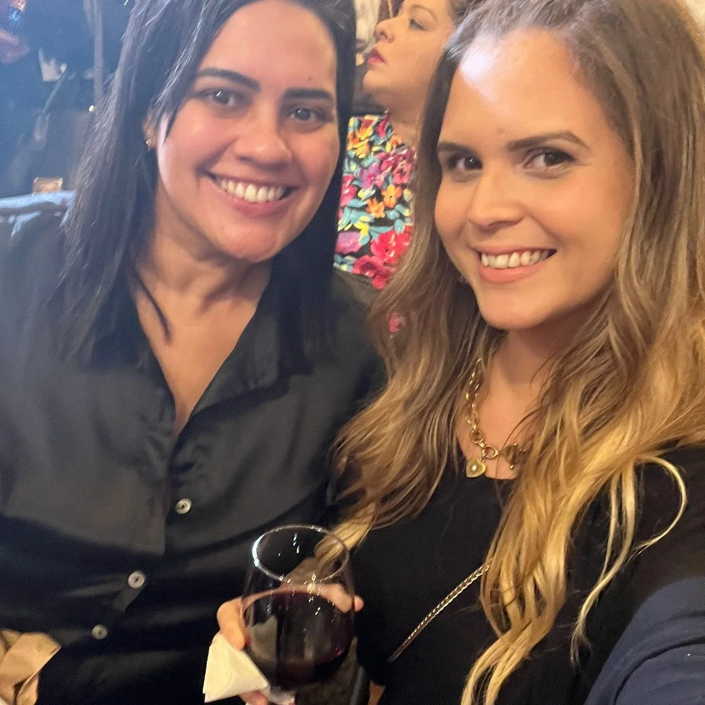 Hoy quiero celebrar con esta publicaci&oacute;n a mi maravillosa cliente @ileanaarliz 🎉🥳 quien m&aacute;s que cliente, la considero mi amiga, de esas relaciones lindas que me deja mi negocio &hellip;hoy es su cumplea&ntilde;os&iexcl;weeepa! 🕺 🎁 
