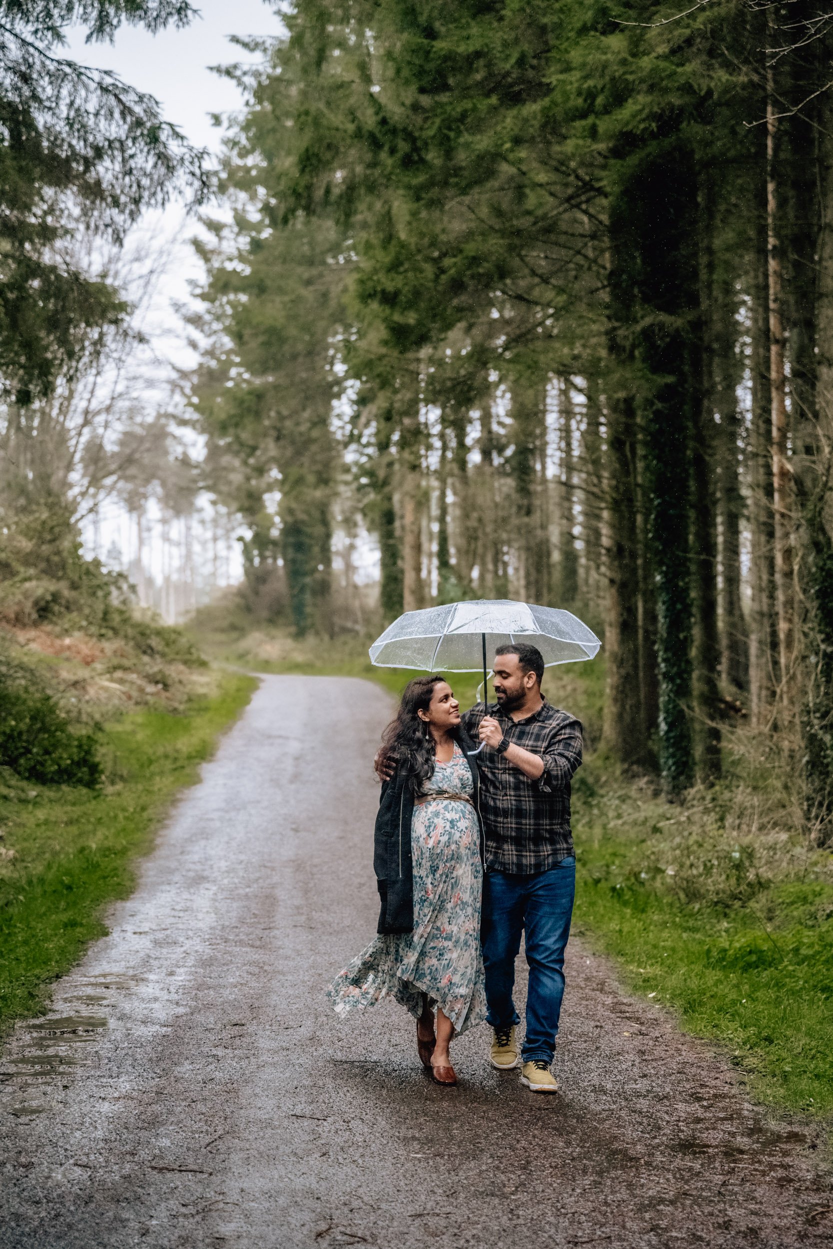 rainy maternity shoot cratloe woods ireland maternity photographer ireland