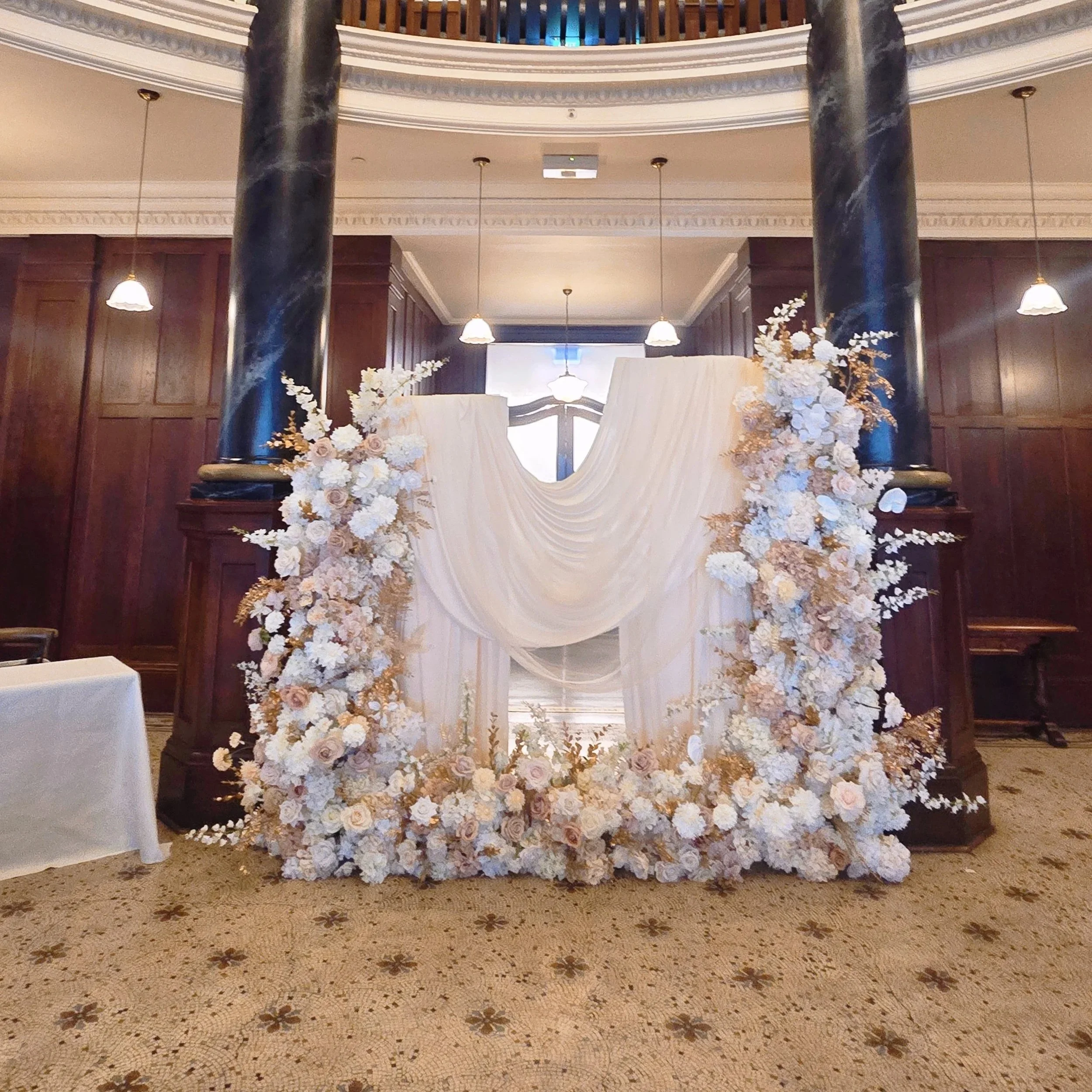 Draping set with floral pillars