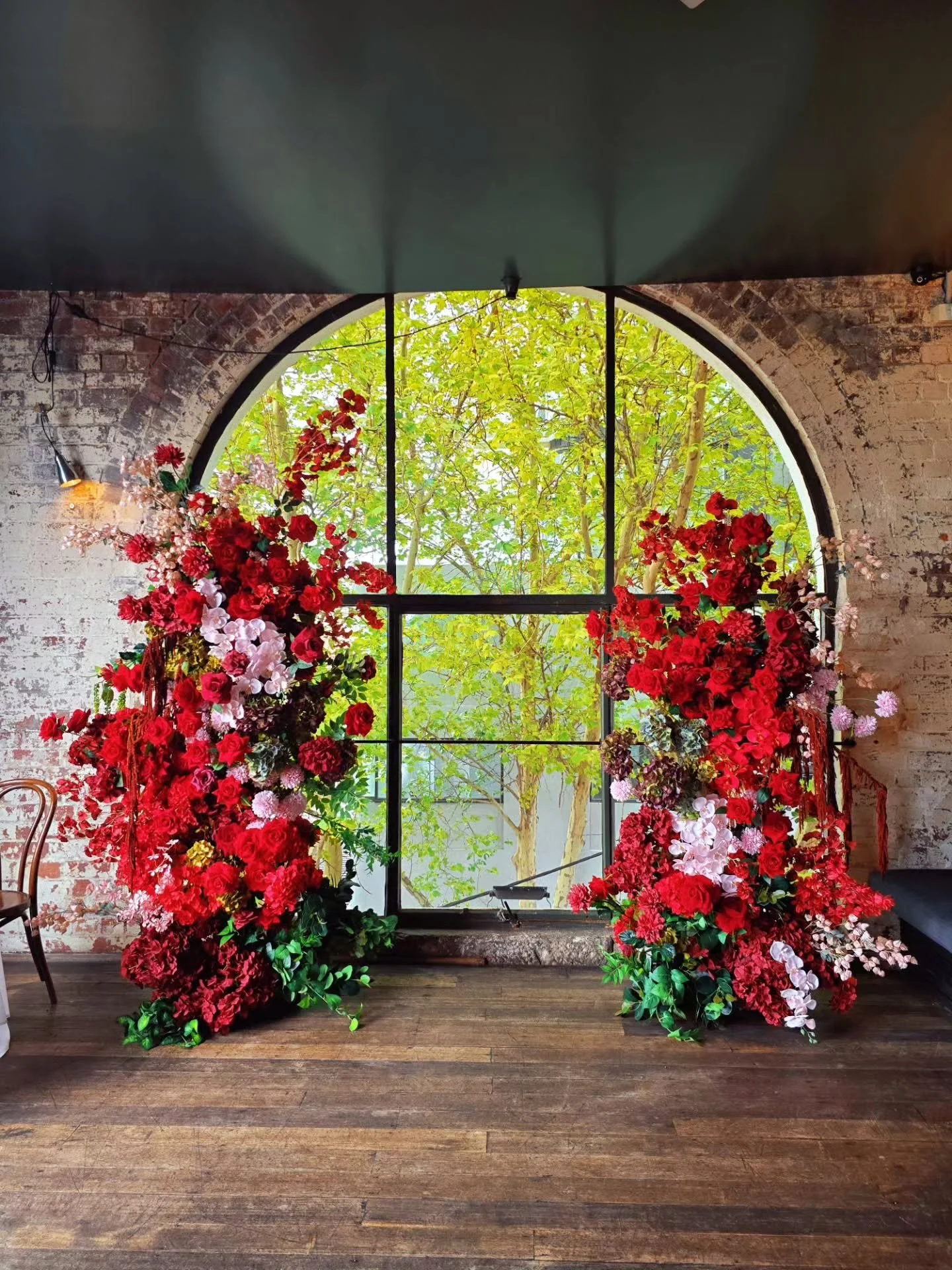 K&M’s Wedding ✨
A burgundy romance brought to life — so realistic, it feels like fresh blooms in full passion.
Rich reds, soft blush, and natural movement creating a stylish, timeless ceremony backdrop ❤️🌹
Venue @thepanamadiningroom