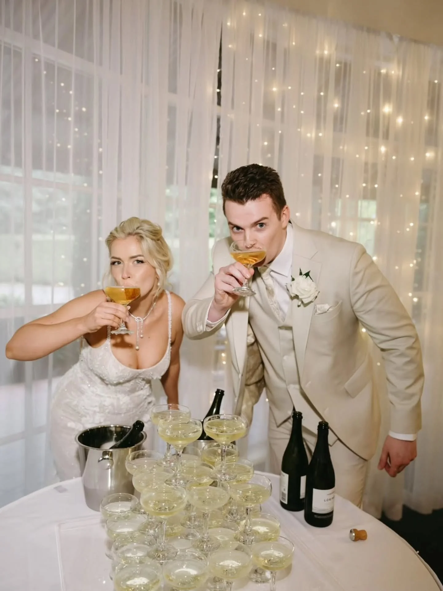 Repost from @brightlightweddings

Alisa and Mitch at @marybrookemanor 😍Venue: @marybrookemanor Photo 📷: @brightlightweddings Video: @stuartvideoproductions Florist: @flowerheadevents Stylist and Designer: @angelsfloralevent Makeup/Hair: @makeuparti