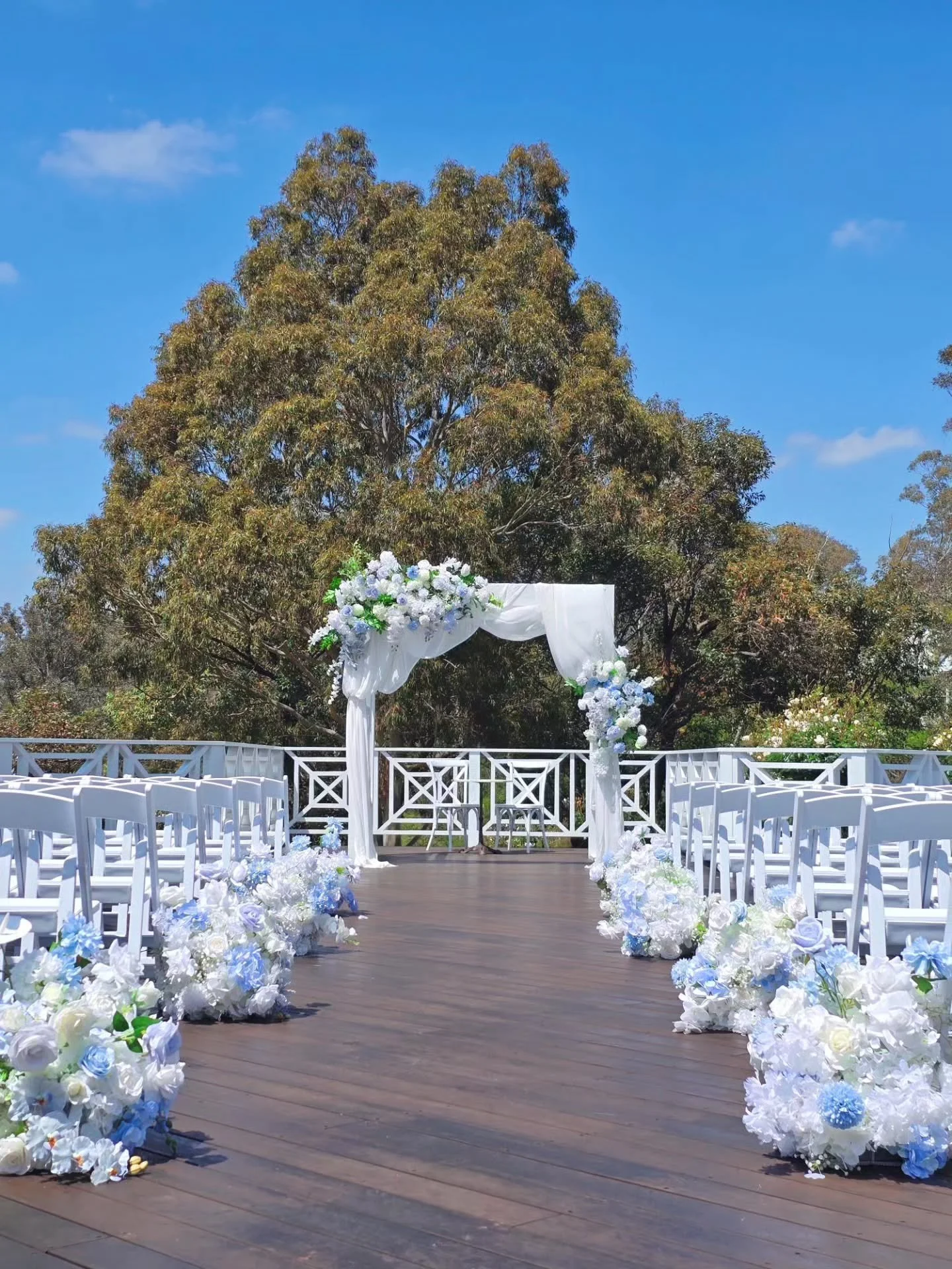 A perfect day at Bramleigh Estate under the most beautiful blue sky 💙

The gentle tones of blue and white blend so beautifully with the open sky and natural surroundings, making every moment feel effortlessly magical 💙

#AngelsFloralEvent #Bramleig