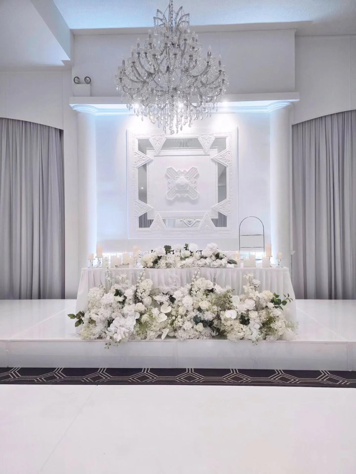 From the crisp white dance floor to the elegant sweetheart table and gentle greenery - modern, timeless celebration.

Venue @vogueballroom