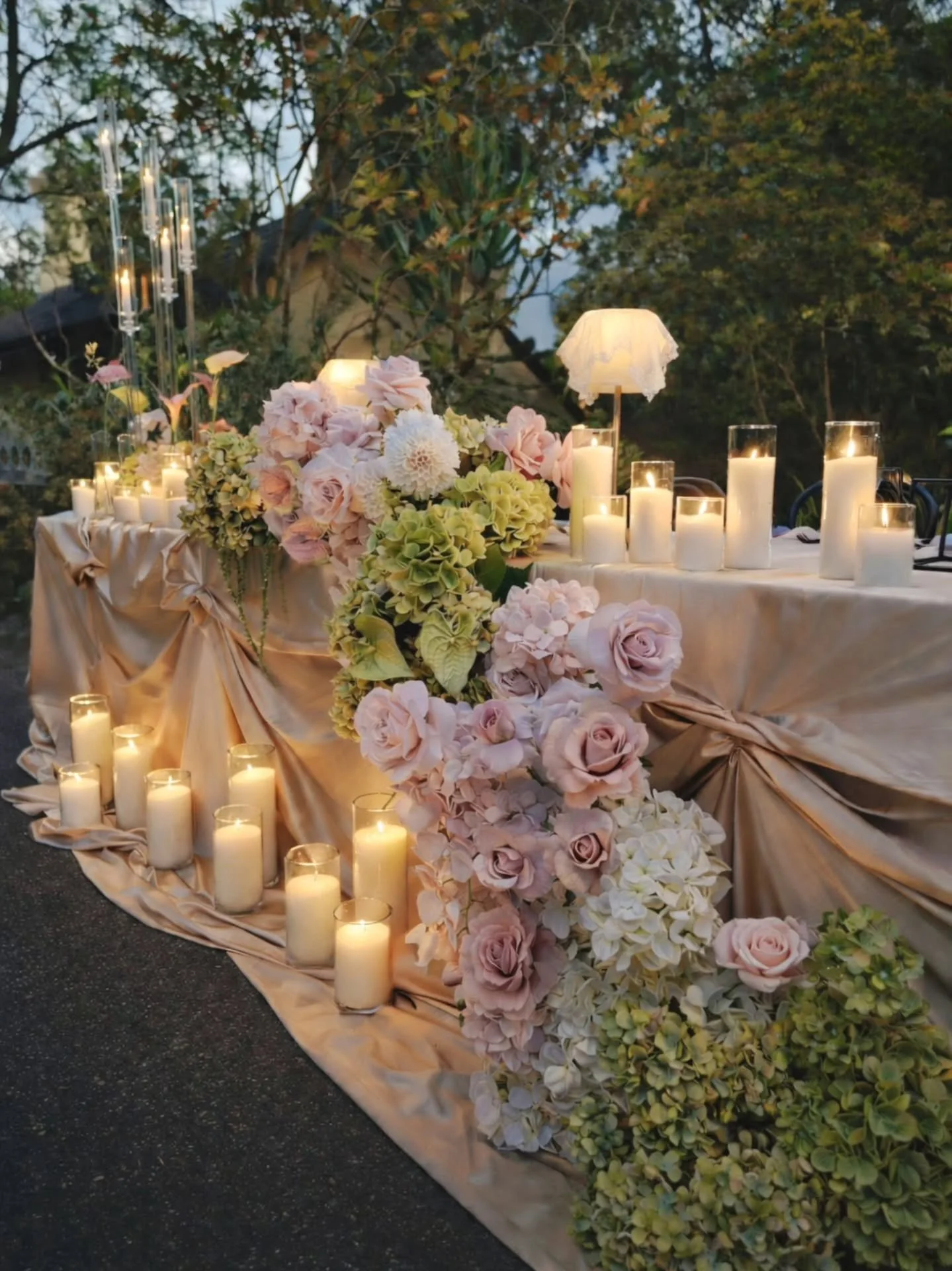 Sweet, romantic, and glowing. ✨
​L&amp;J's wedding in shades of blush and green. There&rsquo;s nothing quite like the magic of lush hydrangeas and garden roses paired with the soft flicker of candlelight to set the mood for a Melbourne evening. 🕯️🌸