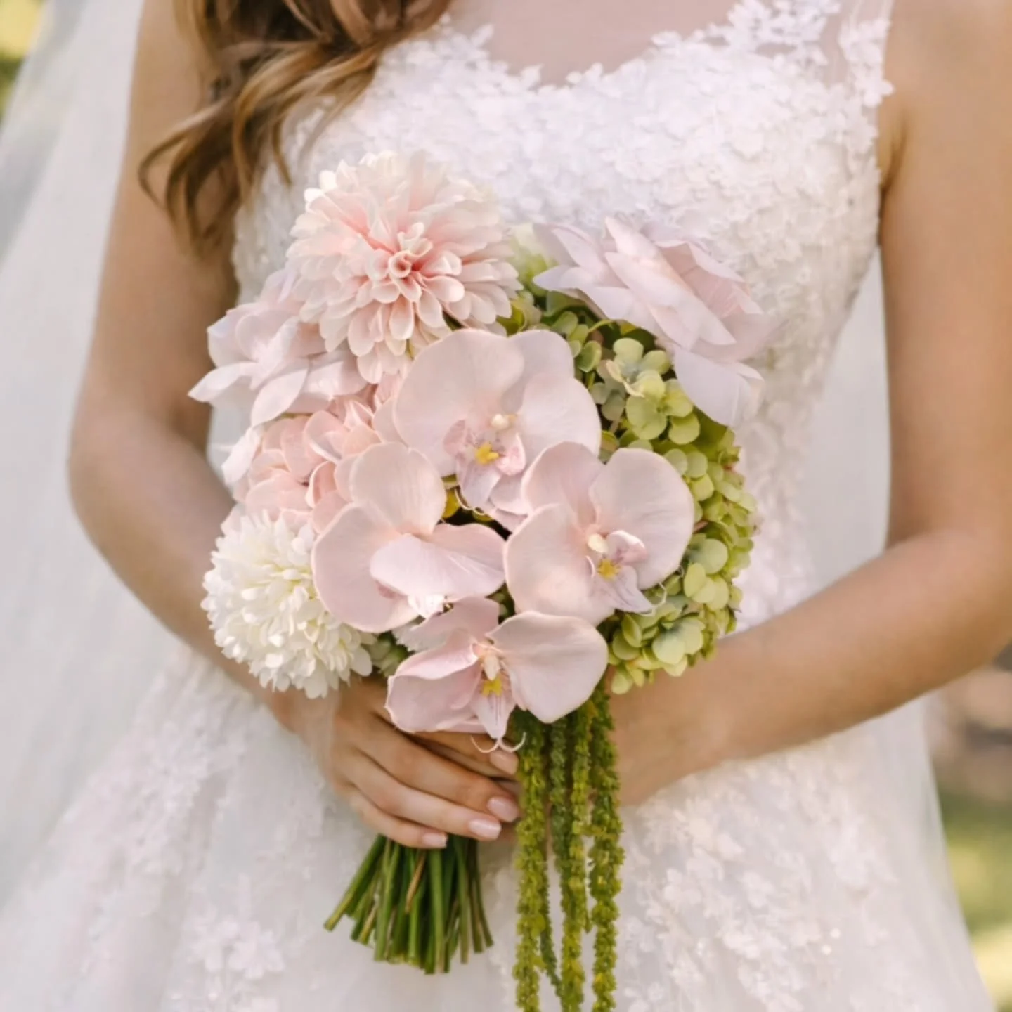 Blush &times; sage green = pure romance 🤍
Sweet garden love
Life-like artificial flowers ✨