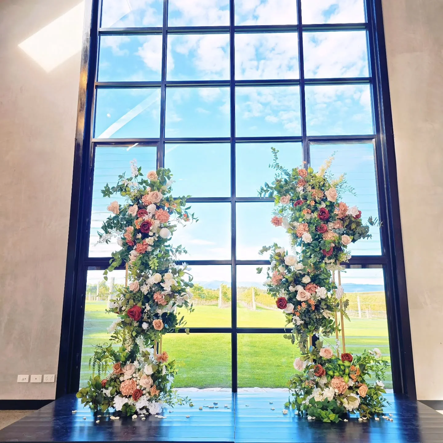 Rust charm meets timeless romance 🤎✨

Styling with amazing faux flowers 🌿
#RustWedding #ModernBotanical #WeddingArbor #MelbourneWeddings #CeremonyInspo EarthyElegance