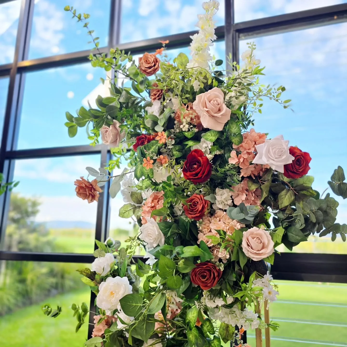 Rust charm meets timeless romance 🤎✨

Styling with amazing faux flowers 🌿
#RustWedding #ModernBotanical #WeddingArbor #MelbourneWeddings #CeremonyInspo EarthyElegance