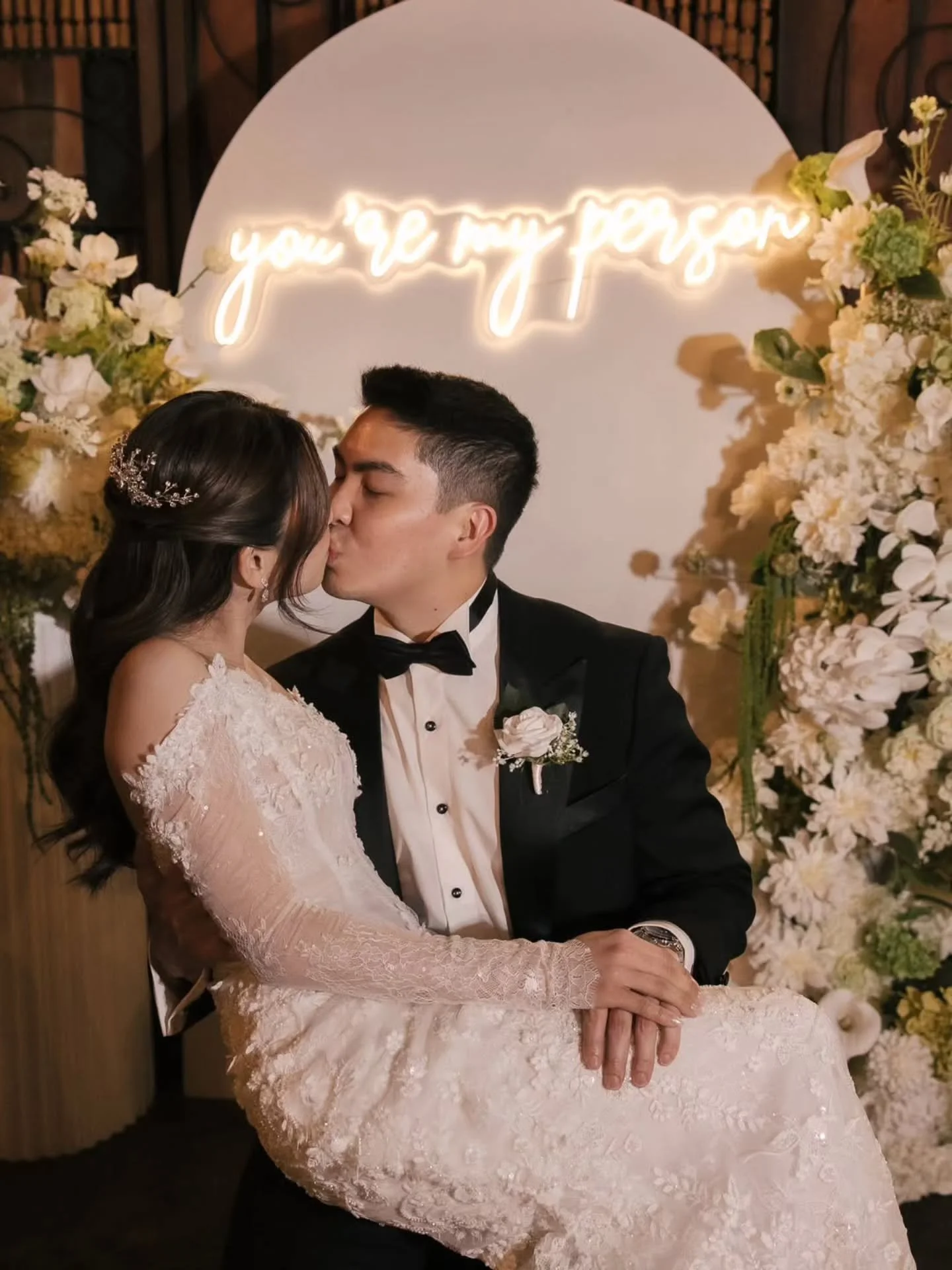 Repost from @perlaphotography 

05&bull;05&bull;2026

Photography @perlaphotography 
Venue @zonzoestate 
Flowers @angelsfloralevent 
Cake @missladybirdcakes 
Entertainment @marcusmillermusic 
Dress @ushioishi @ushisato
Hair @eddymysterymua 
Makeup @j