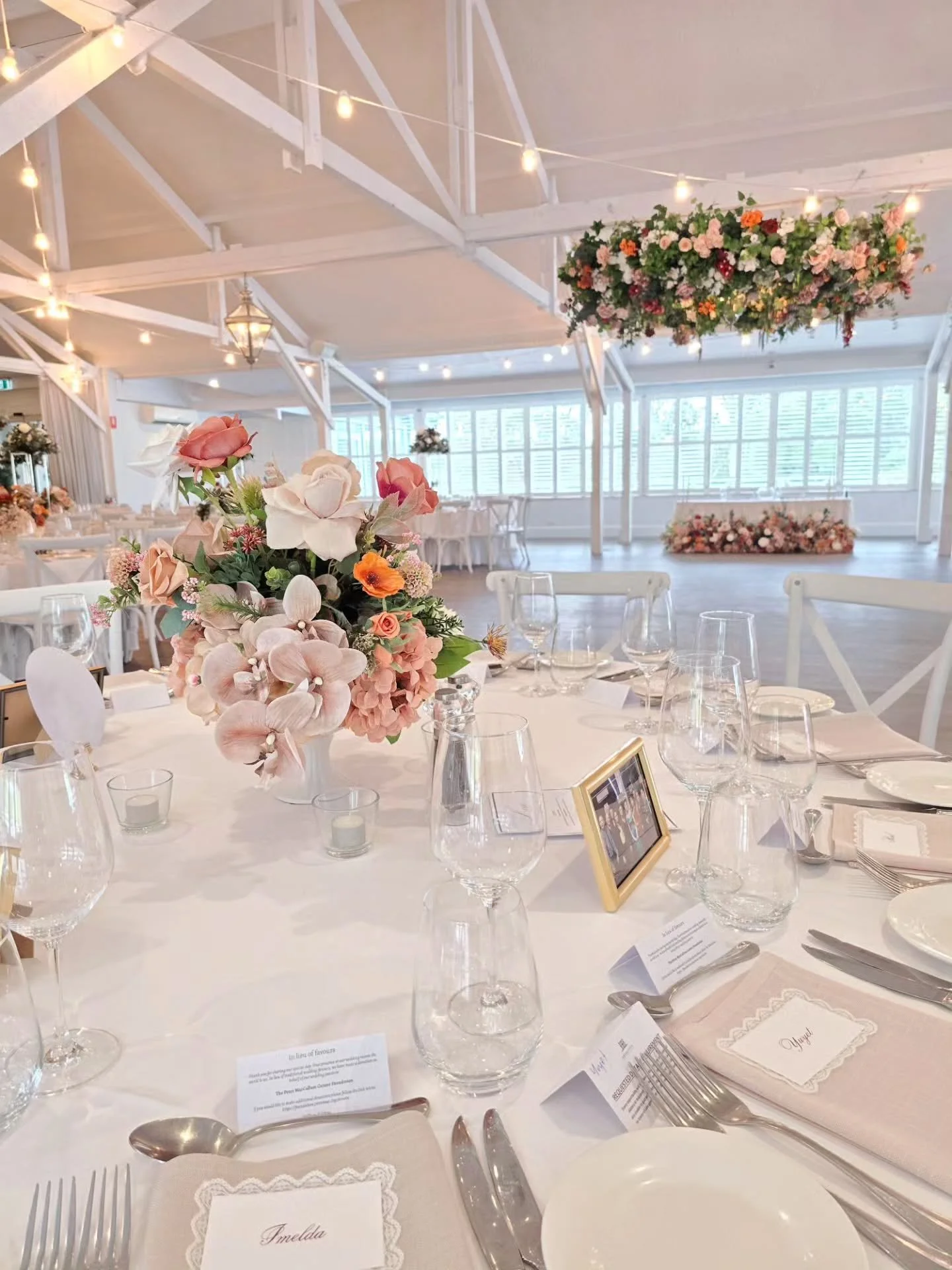 Autumn romance at Bramleigh Estate 🍂🤎
A beautiful blend of warm peach, soft blush and rich seasonal tones, bringing a cosy autumn feel to this elegant celebration.
@bramleighestate