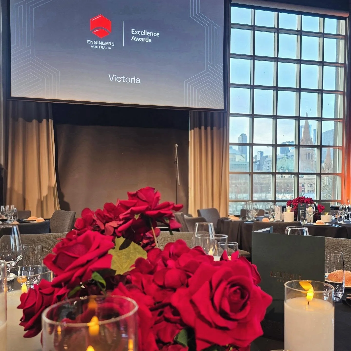 Engineers Australia awards @metropolisevents
A touch of red, a whole lot of elegance. ❤️🌹

#AngelsFloralEvent #EventStylingMelbourne #CorporateEventStyling #RedFlorals #TableStyling MelbourneEvents EventFlorals ArtificialFlowers GalaDinner EventInsp