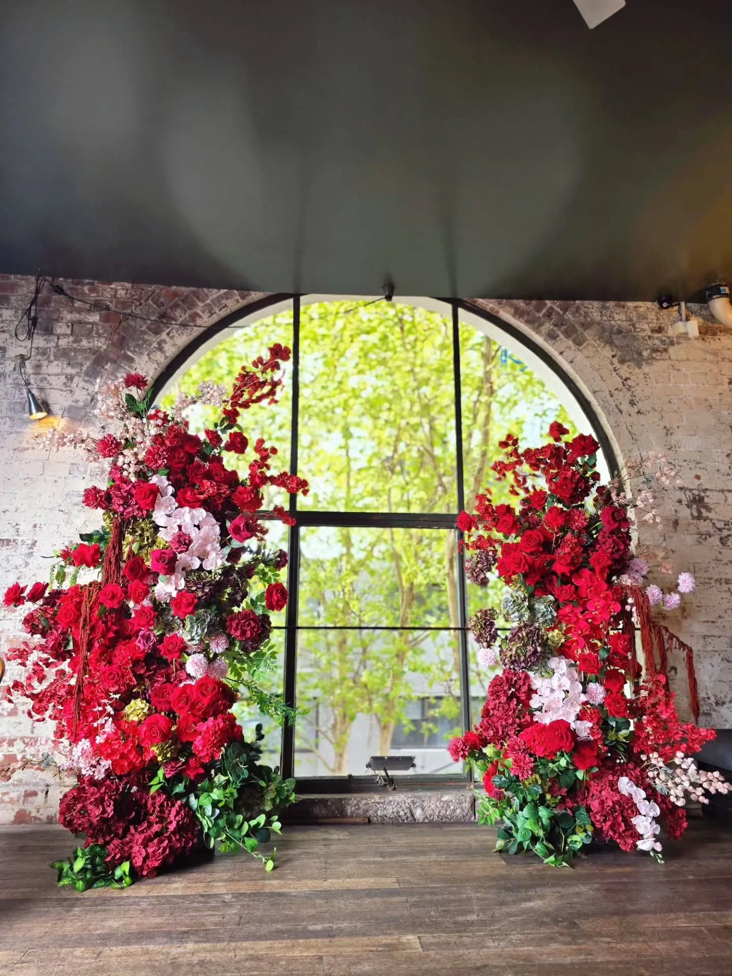 A bold statement in red. ❤️🌹
✨ Styled with premium artificial florals

Venue thepanamadiningroom

#AngelsFloralEvent #MelbourneWedding #WeddingFlowers #RedWeddingFlowers #WeddingArbour WeddingStylingMelbourne ArtificialFlowers LuxuryWeddingStyling M