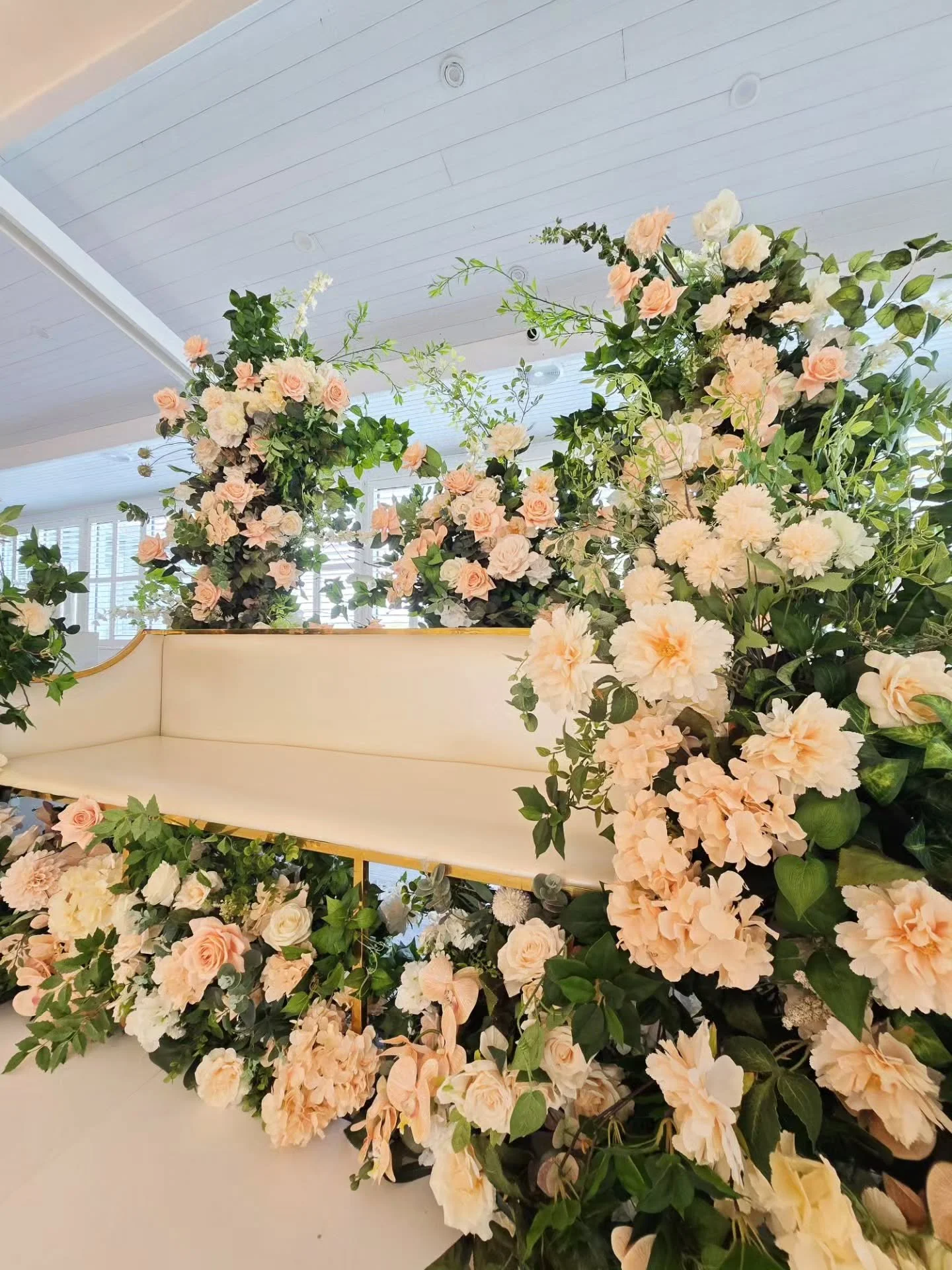 Peachy romance in full bloom. 🤍🍑✨
Venue @bramleighestate 

A soft and elegant wedding setting featuring ivory ceiling draping, lush peachy and ivory florals, a statement floral chandelier

Finished with our white acrylic walkway and dance floor, pe