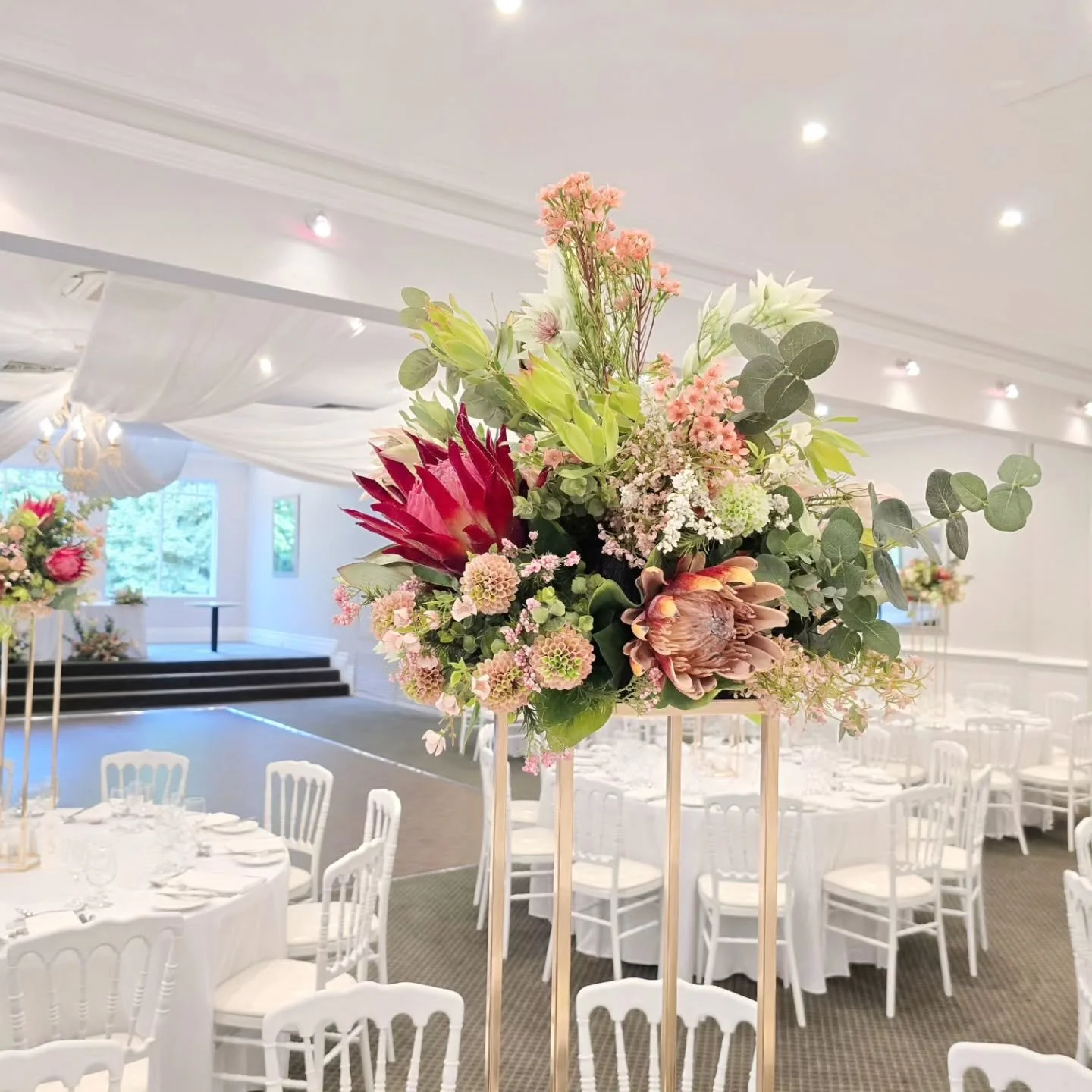 Obsessed with this blushing native floral arrangement for A&amp;J's wedding! So many people couldn't believe they were actually fake. 🌸🌿✨ #wedding #flowers #florals #nativeweddingaustralia #nativeweddingmelbourne

@tatra_receptions