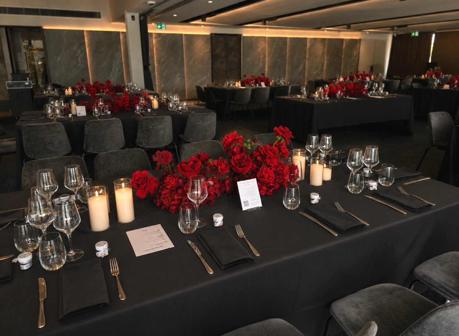 red%2Bcentrepieces%2Bwith%2Bcandles.png