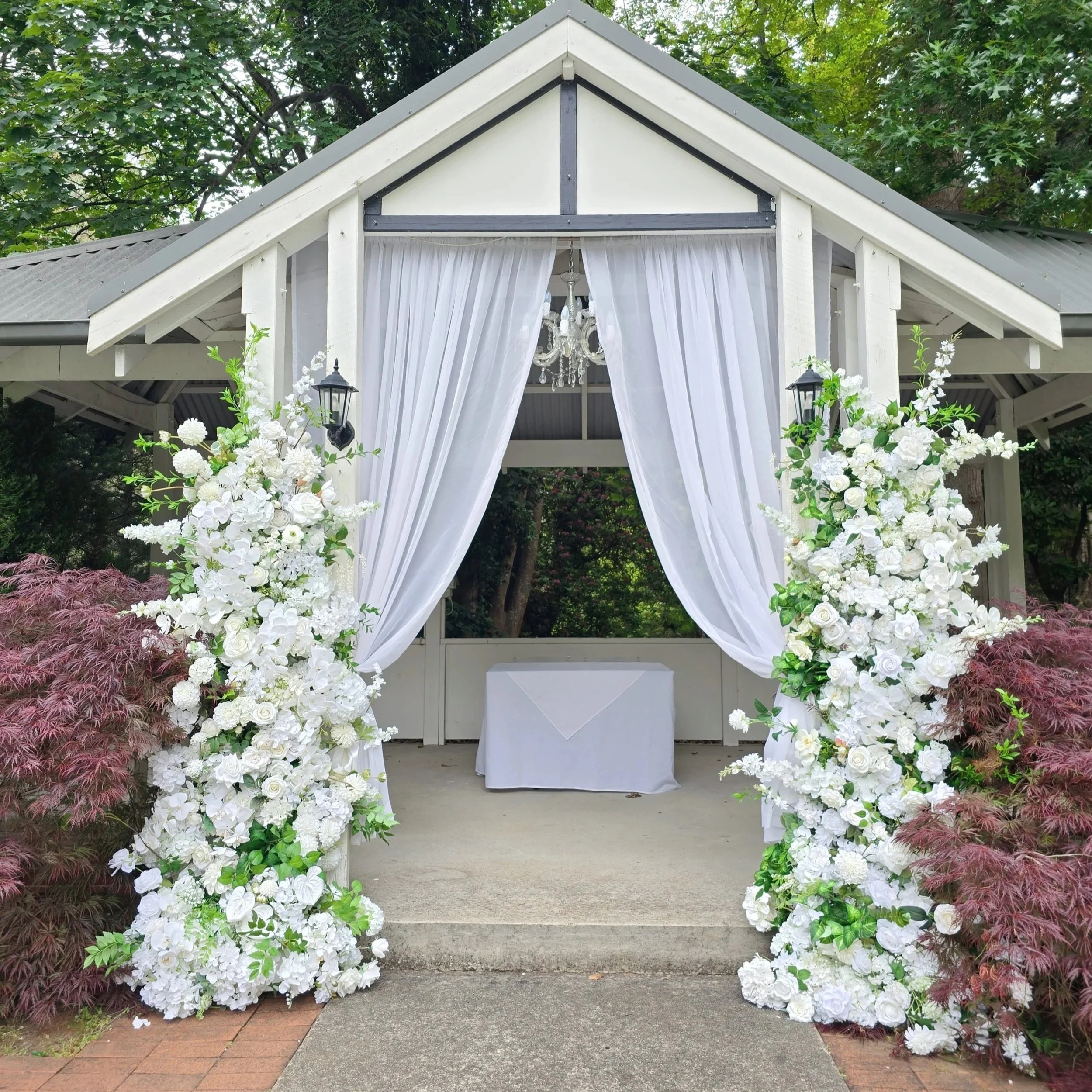 2mH Floral pillars (Classic -White)