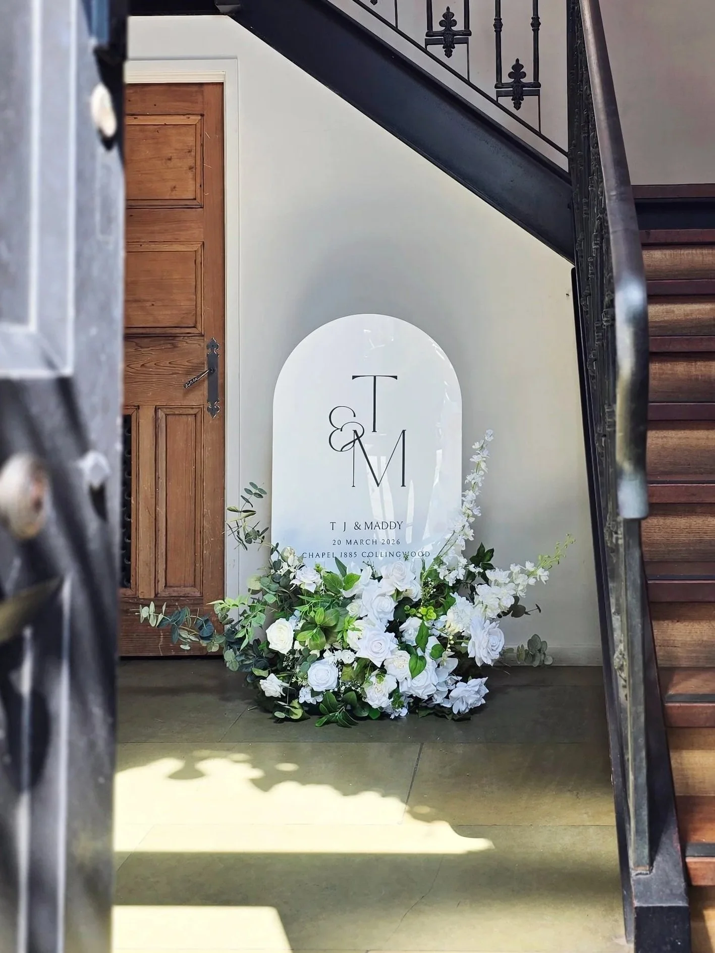 1mH welcome sign with floor arrangement