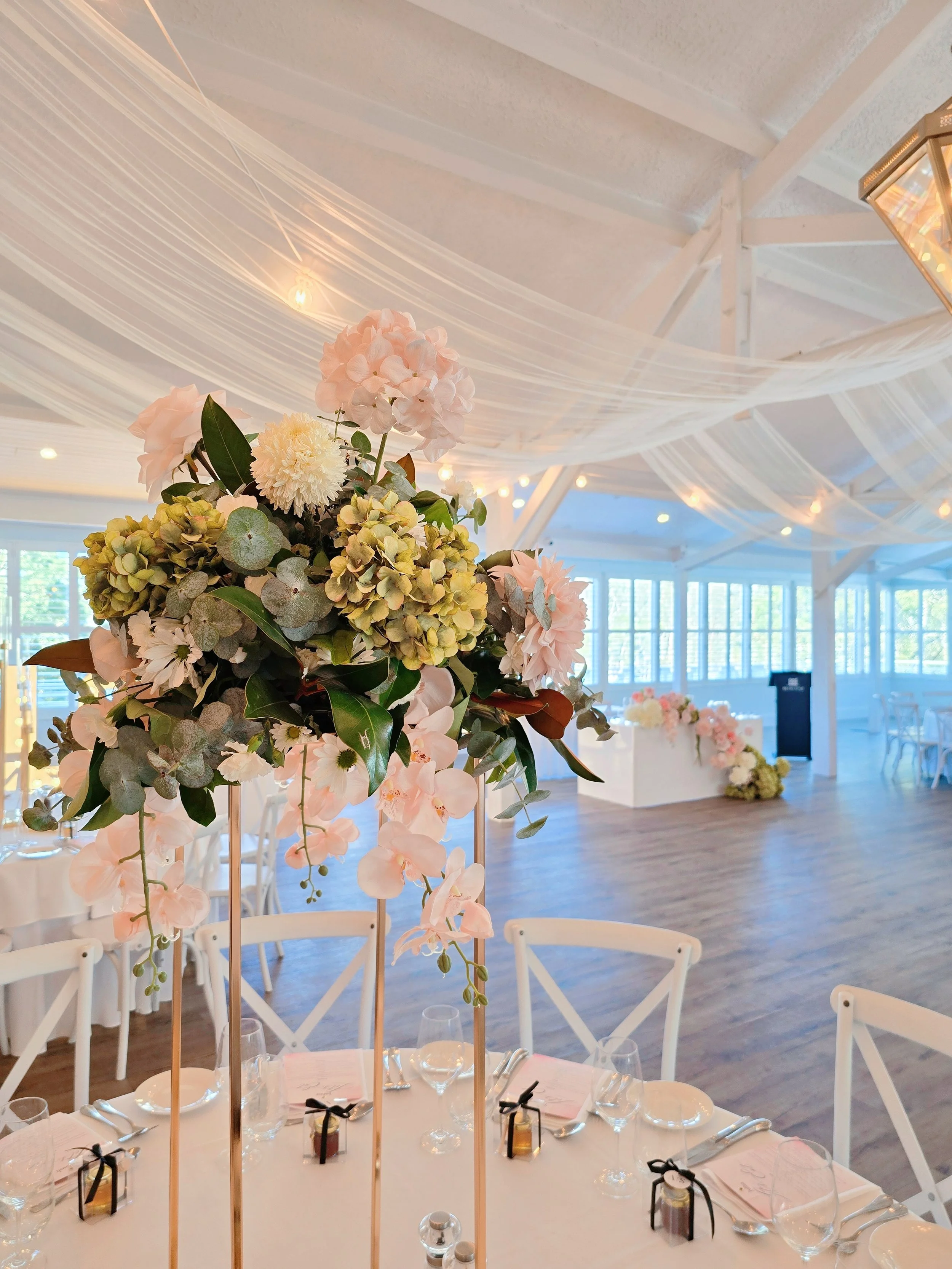 Modification of venue's centrepiece