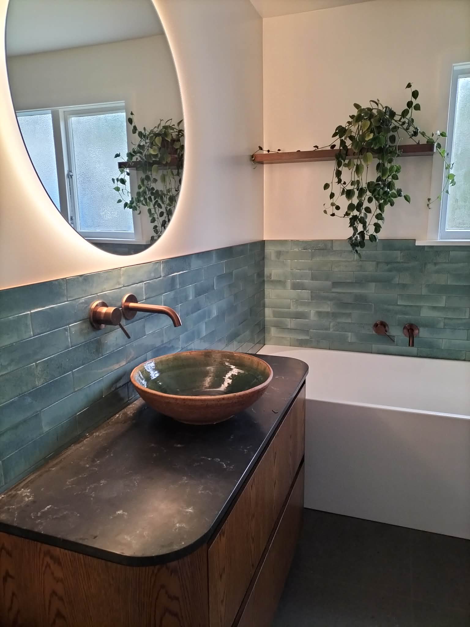 Ceramic basin/sink