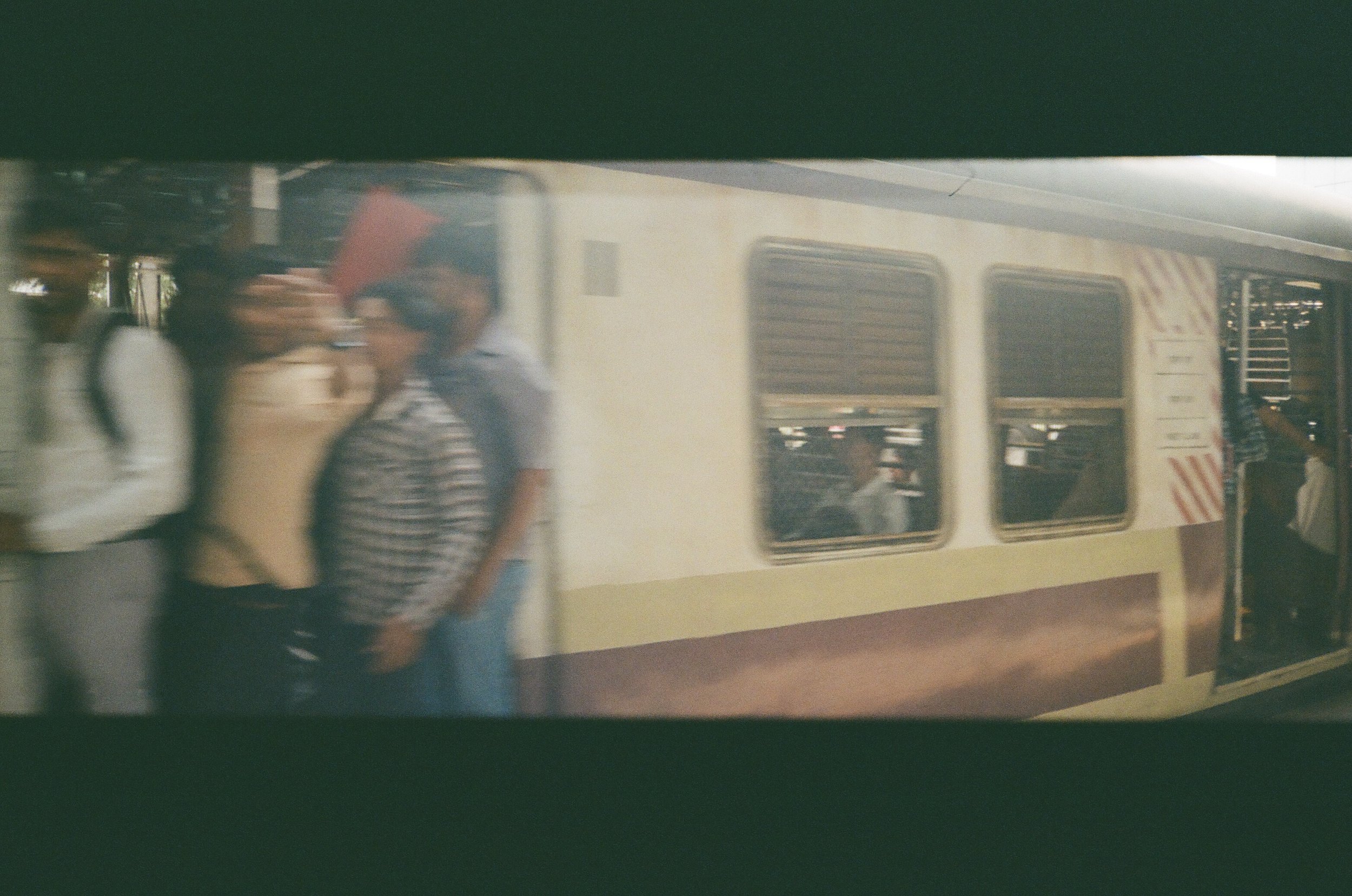 Mumbai local, 2023. 35mm.