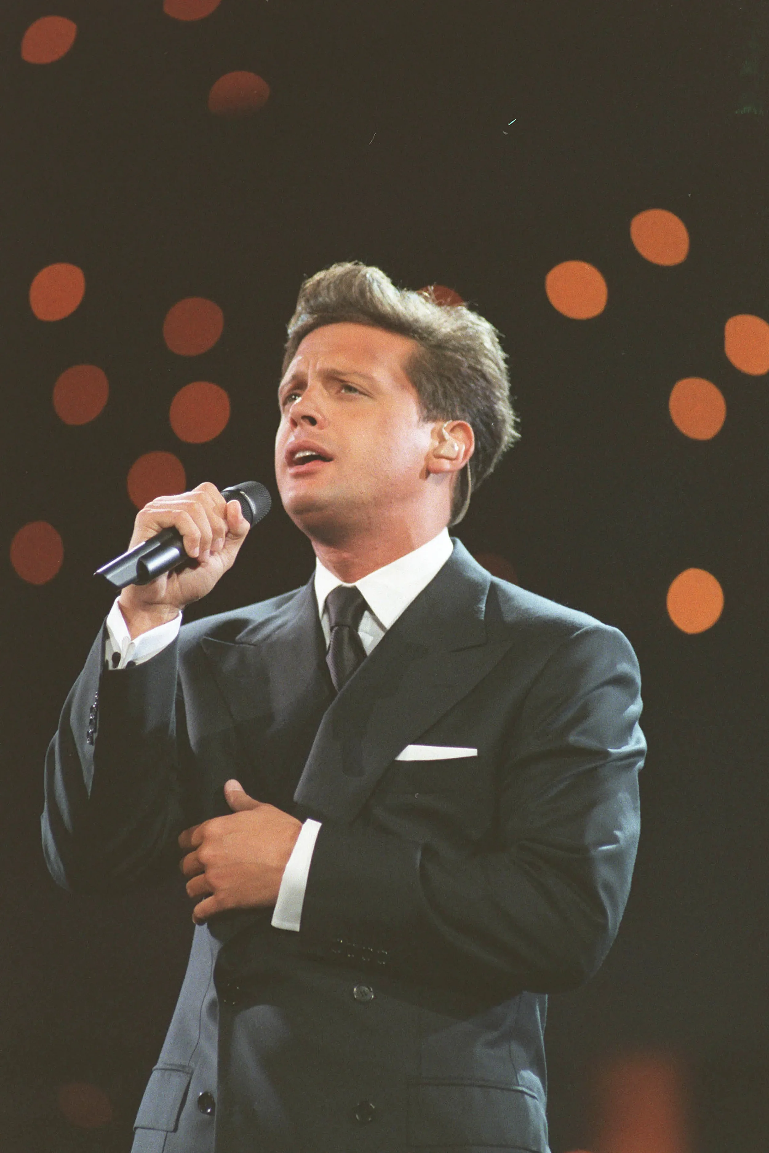 luis-miguel-cantante-mexicano.webp