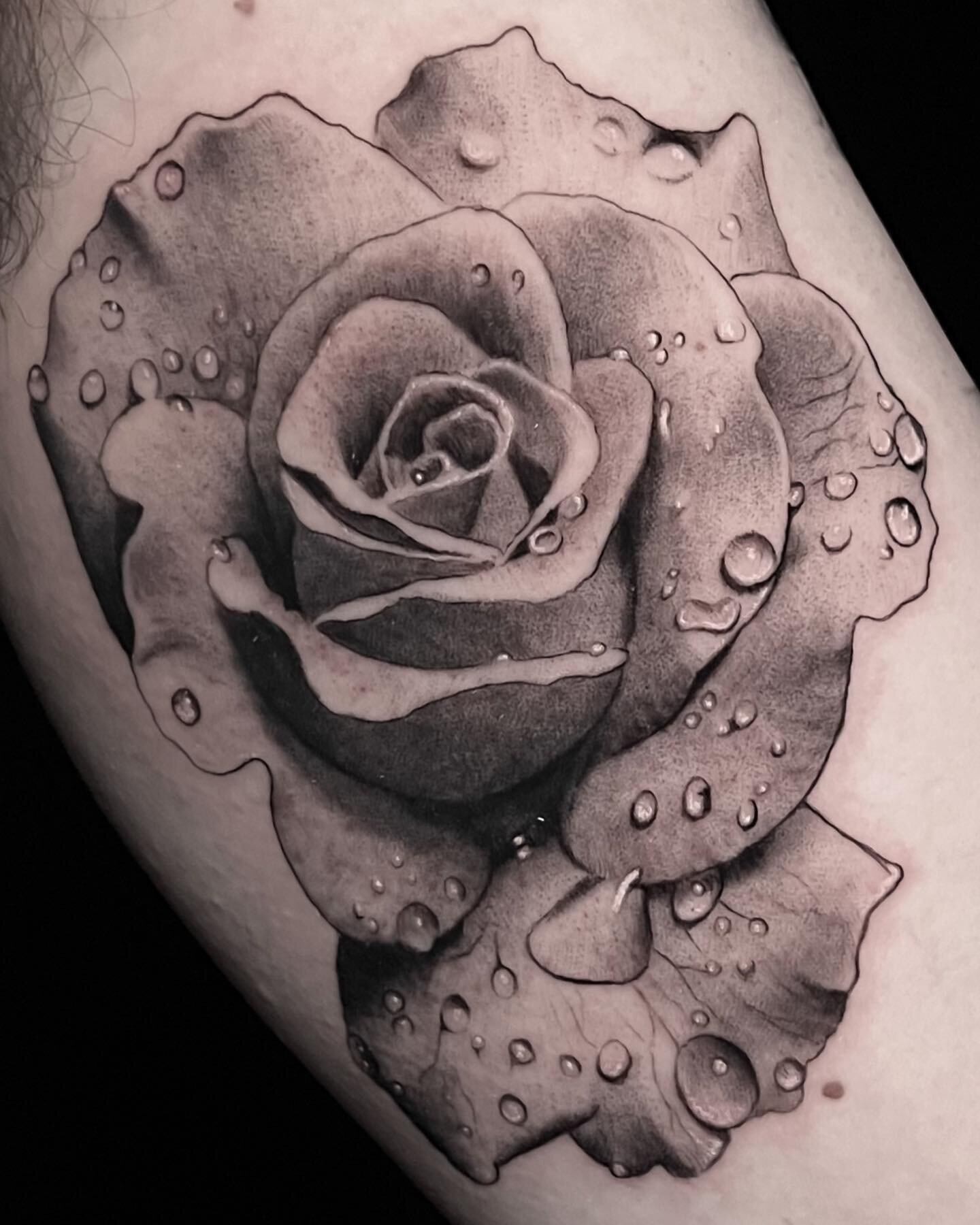 37 New Skull And Rose Tattoos For 2024 – Eye On Tattoos