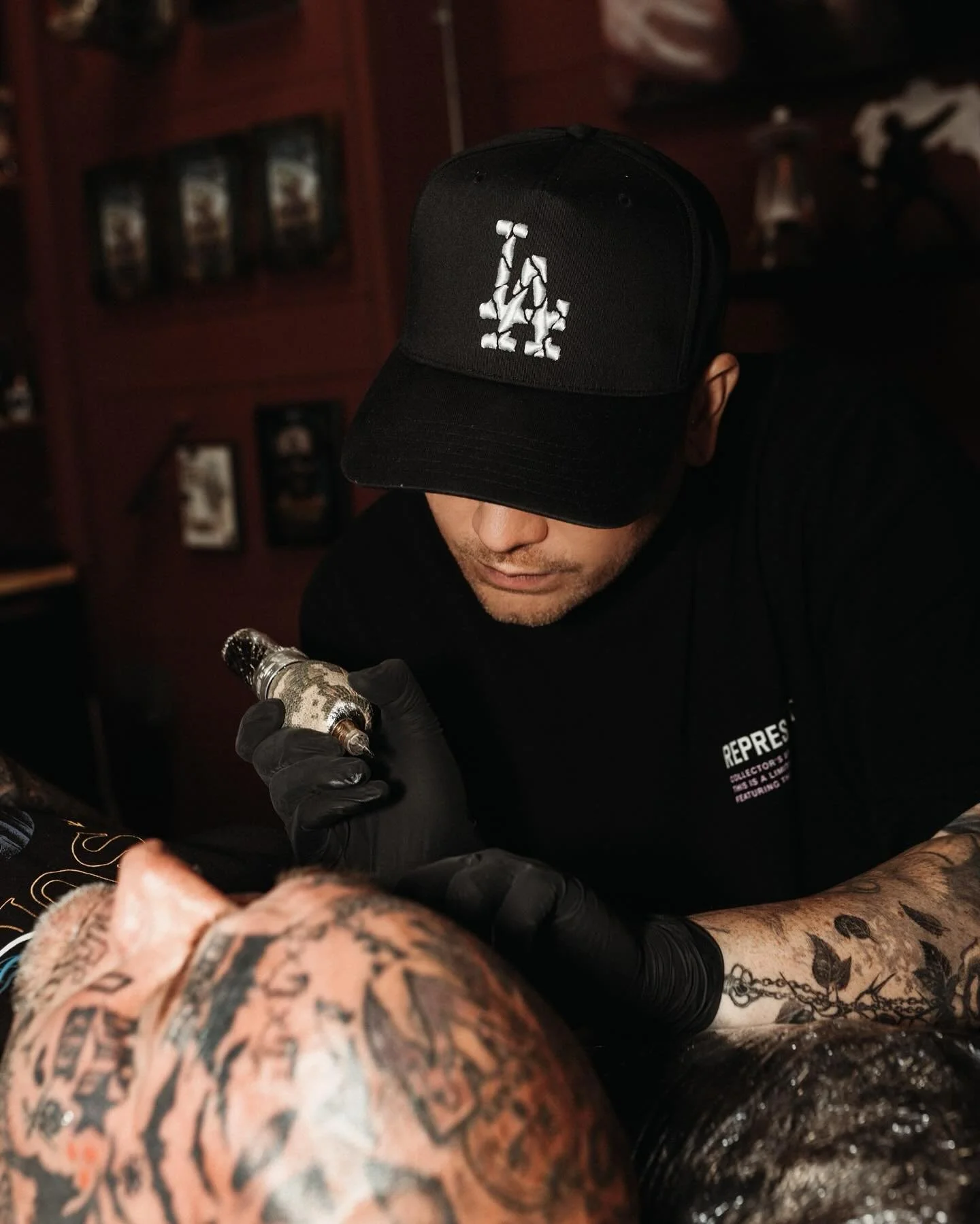 The new black crumbling LA snapback is now live!!Codeydoran.com. Plus some new tattoos and a painting I finally finished!!

For commissions about tattoos, paintings or digital art please email booking@codeydoran.com 🙏

🎨🦋💀