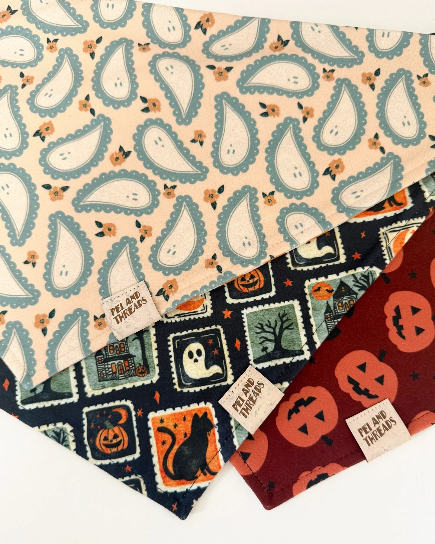 First look at the Halloween bandanas 🎃👻🐈‍⬛
There will be a total of 7 new bandanas for this fall drop! All made with our buttery soft fabric 🧈
What do you think of these 3?
#peiandthreads