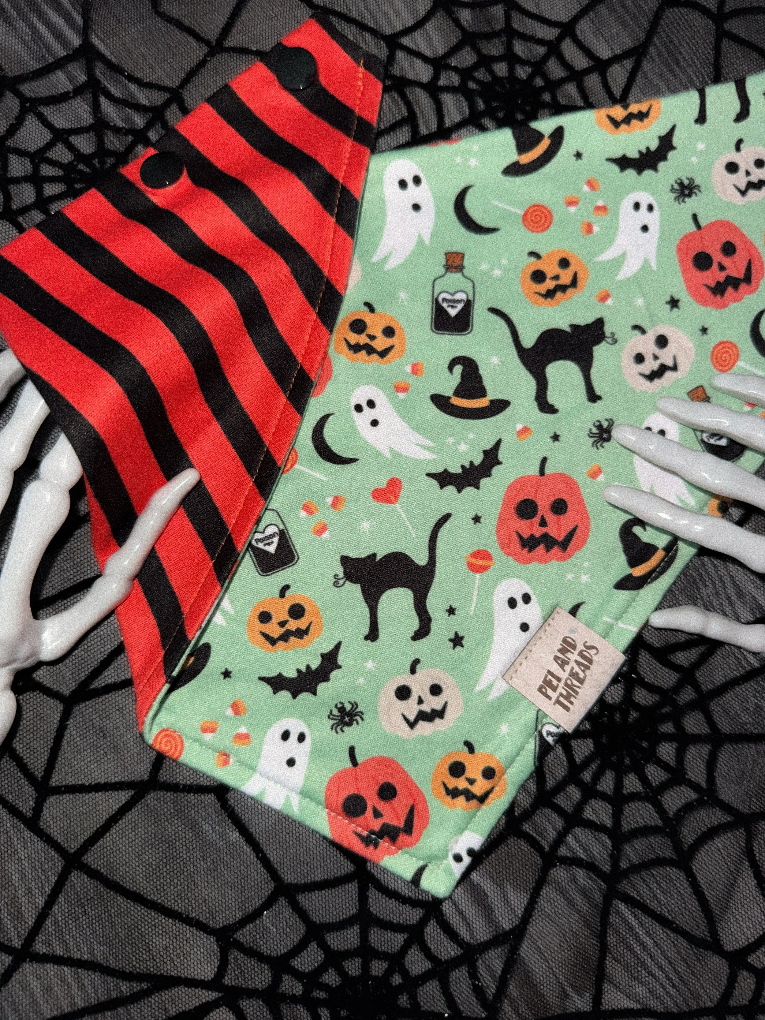 Wicked Treats 👻🕸️

Two super fun looks for trick or treating! 🎃🍬

All of the bandanas from our fall collection are made with our signature buttery soft fabric. It&rsquo;s so gentle on the skin your pet will forget it&rsquo;s even there. 

Shop ou