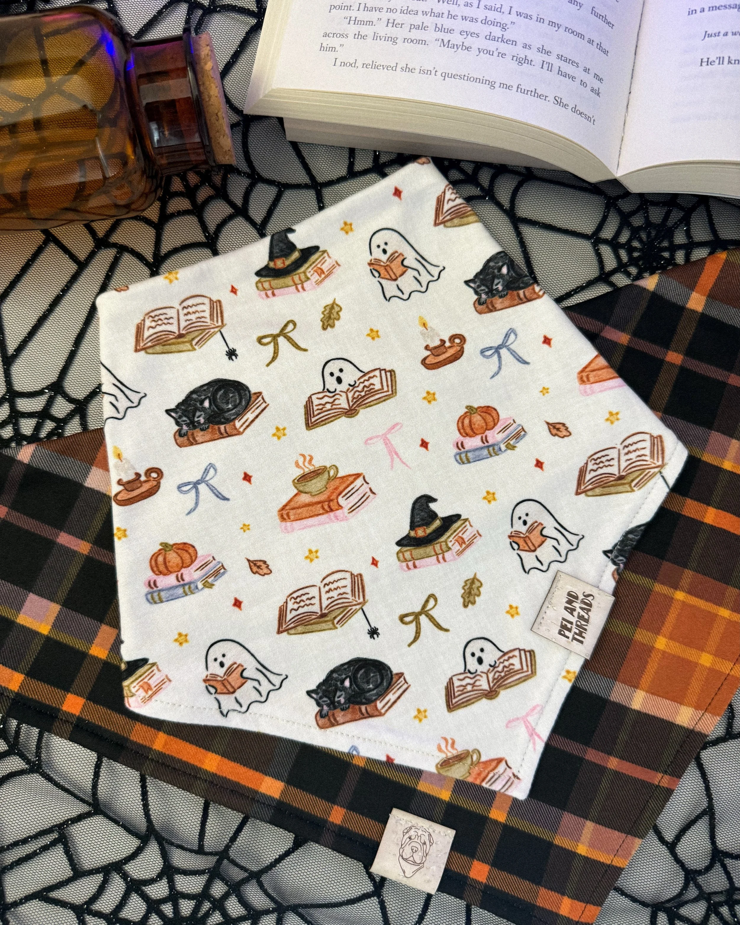 📚 Bookish Boo👻

For the familiars who love a good plot twist almost as much as they love treats 🐾📖

🎃Shop our fall collection @milkmartorlando this Sunday 10/4 from 12-6pm

You can also find this bandana and more in store @theblackrabbitbookbar 