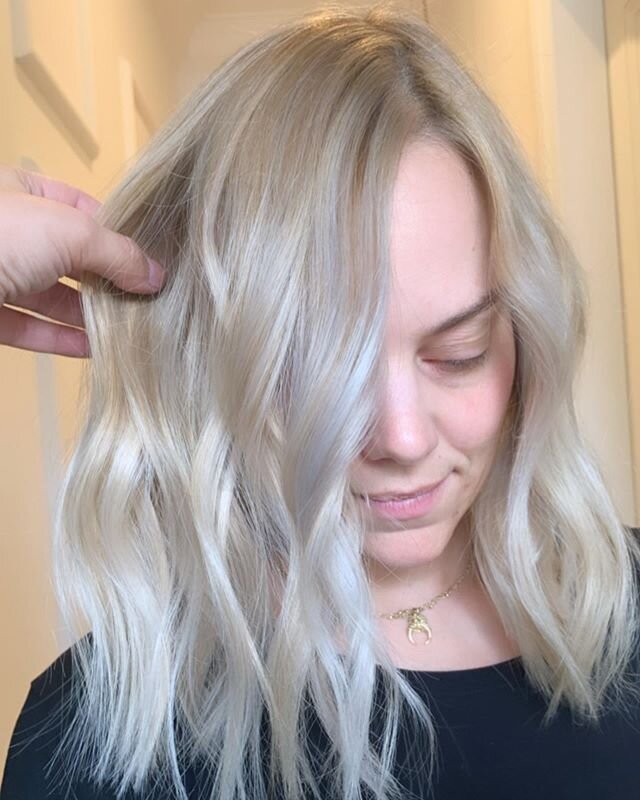 SWIPE👉🏻 for before. Had so much fun transforming this gorgeous lady into a Blonde bombshell ! Could not have done this without using #smartbond @lorealaustralia @lorealproaus.education