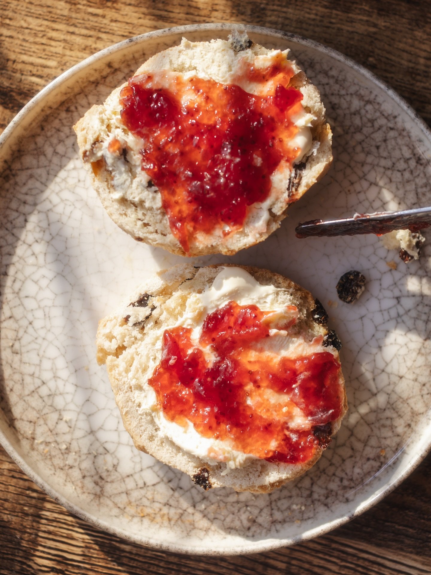 A lovely walk through our beautiful countryside, topped off with a delicious scone, a generous helping of jam and cream, and a hot cup of tea. The perfect midweek treat! 

#northyorkshire #northyorkmoorsnationalpark #scones