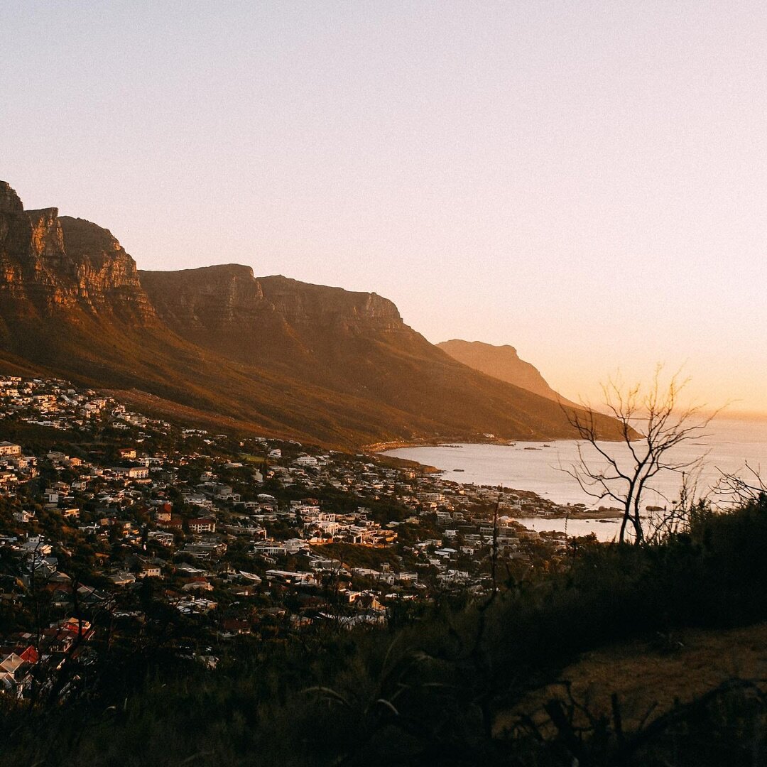 Not sure what to do in CT this weekend? 🤔 Check out @neighbourgood_experience app - your all-access, digital passport to Mother City living 🌞

😎 Locals know best: Discover personalised and trending recommendations curated by Capetonian natives

🛋