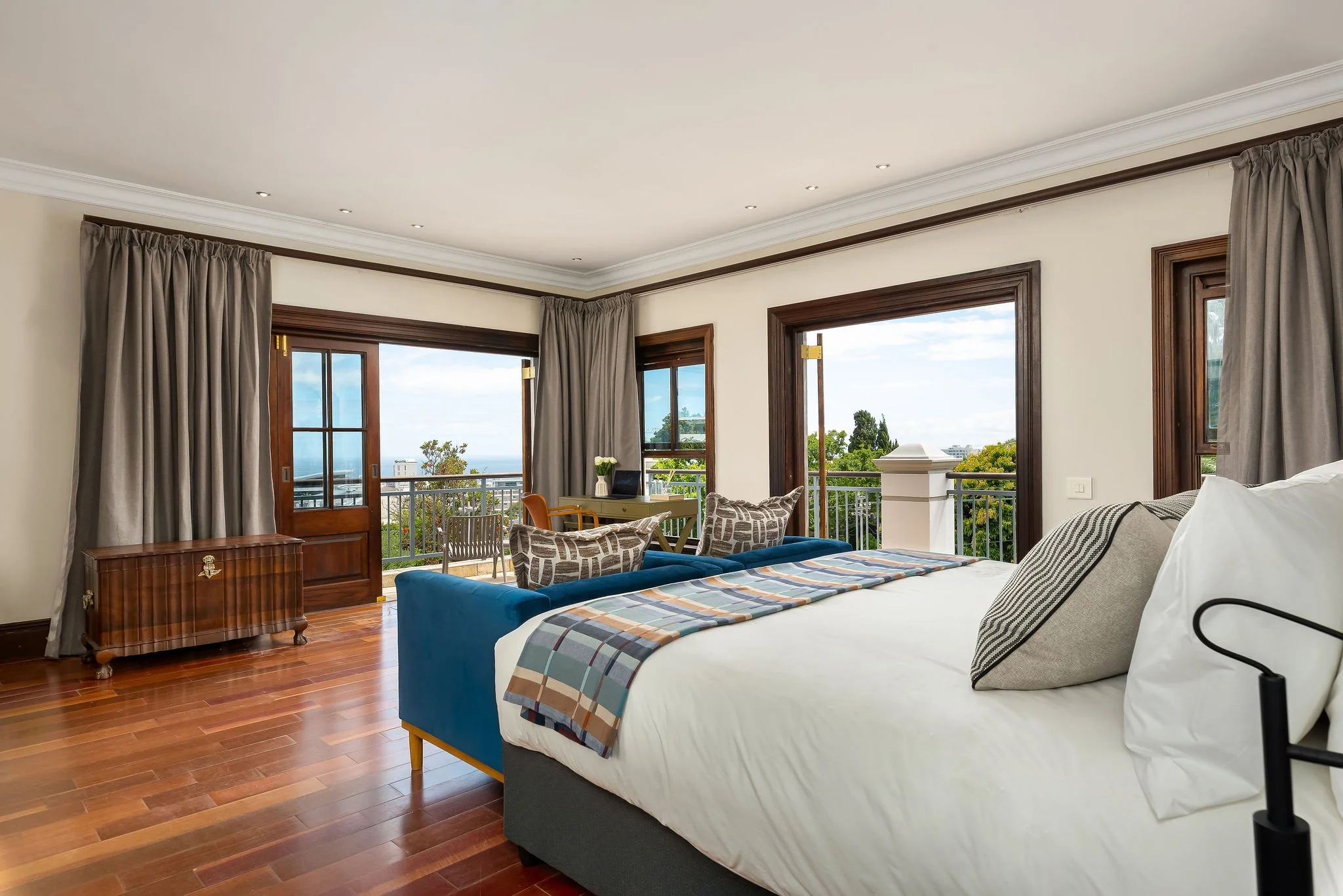 NeighbourgoodDisandtHouseFresnaye(5of36).jpg