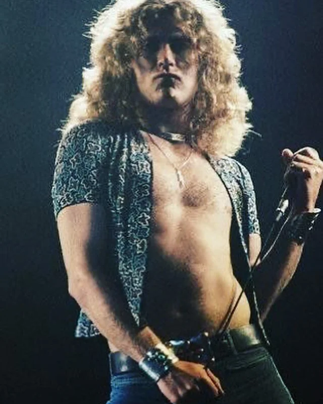 Martes de karaoke !
#robertplant
7PM