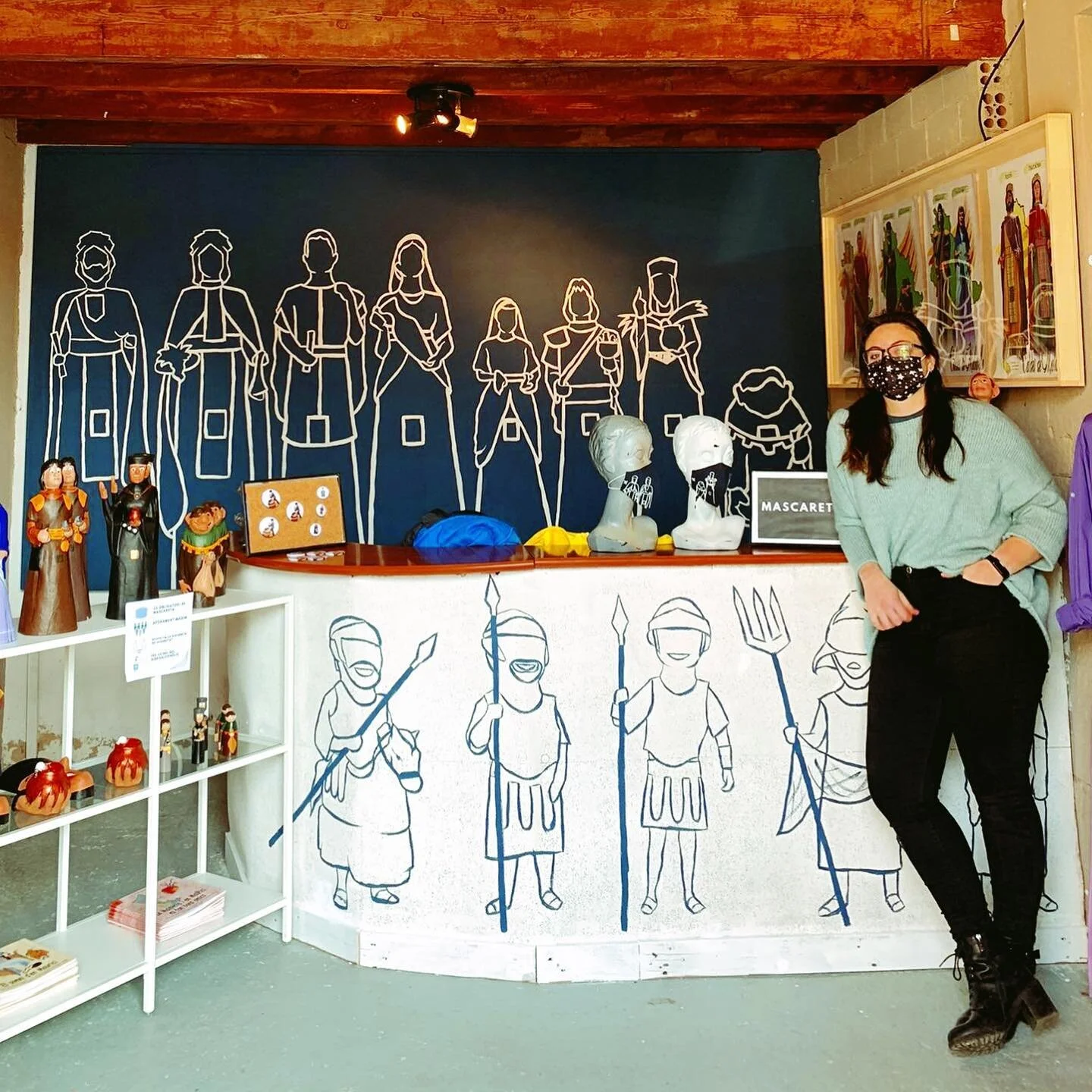🖌MURAL PER LA CASA DELS GEGANTS DE CALDES DE MALAVELLA🖌
&bull;
Aquests &uacute;ltims dies hem fet un mural per la casa dels gegants de Caldes amb les siluetes dels gegants i els capgrossos. Aquesta il&middot;lustraci&oacute; tamb&eacute; ha servit 