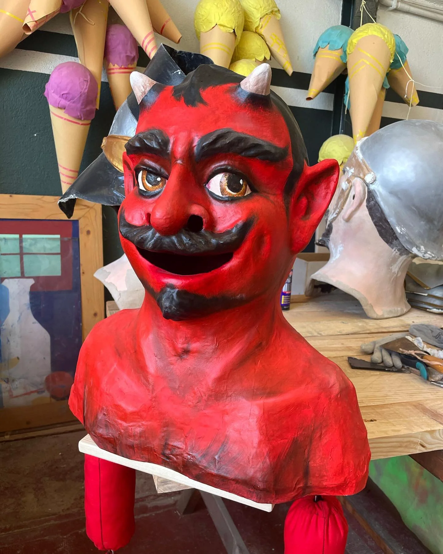 🛑😈Transformaci&oacute; d&rsquo;un capgr&ograve;s a un gegant&oacute; boig😈🛑

Avui portem la transformaci&oacute; d&rsquo;un capgr&ograve;s dimoni a un gegant&oacute; manotes que vam fer fa uns mesos i que aquesta setmana s&rsquo;ha presentat. 

G