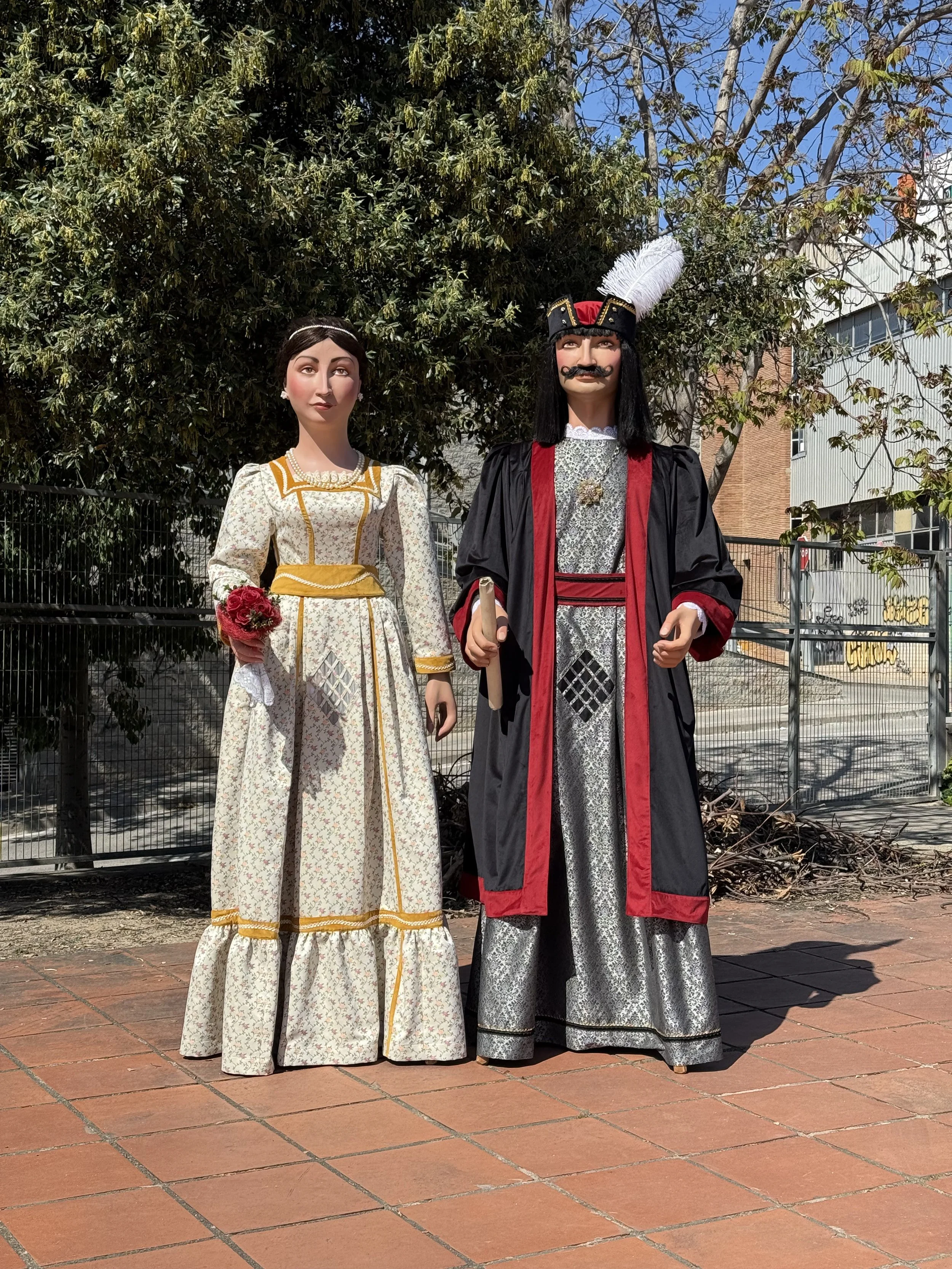 Disseny i confecció dels nous vestits dels gegantons Tasi i Mariona de Badalona