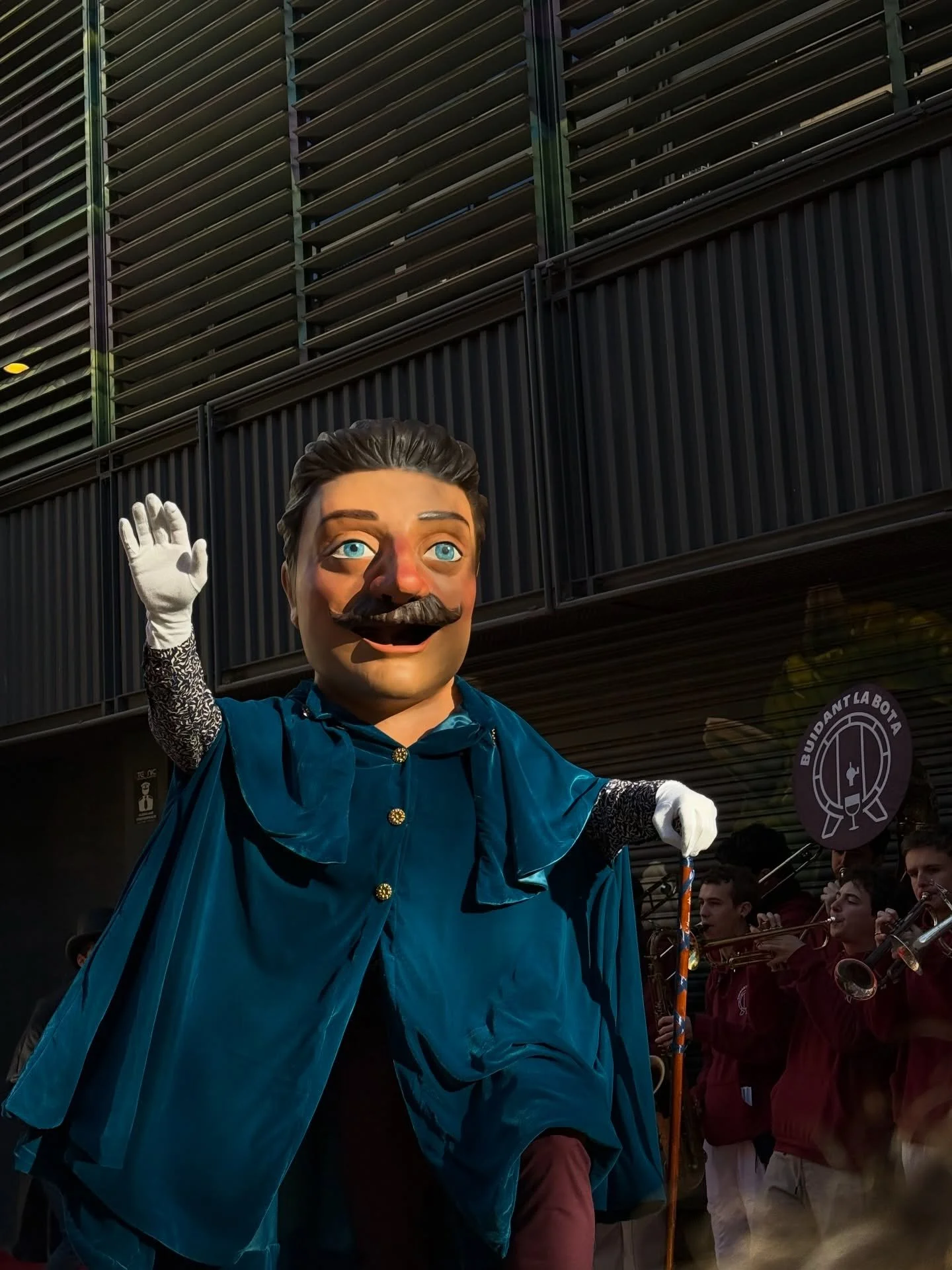 👃🏻HOME DELS NASSOS DE BLANES👃🏻

Per acabar l&rsquo;any, avui s&rsquo;ha donat a con&egrave;ixer l&rsquo;Home dels Nassos de Blanes! Un carism&agrave;tic personatge que ha sortit a passejar pels carrers i places de la vila omplint-les de gresca pe