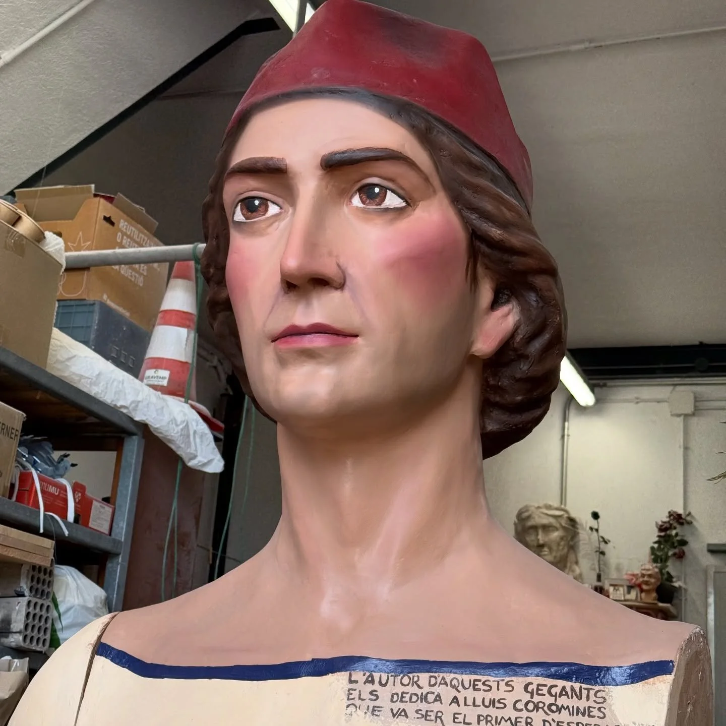 GENTIL ❤️&zwj;🩹

Aquest passat dissabte, en Gentil va poder tornar a ballar a pla&ccedil;a! Despr&eacute;s d&rsquo;una desafortunada caiguda frontal que va desfigurar bastant el rostre de la figura, des del taller hi hem estat treballant amb temps i